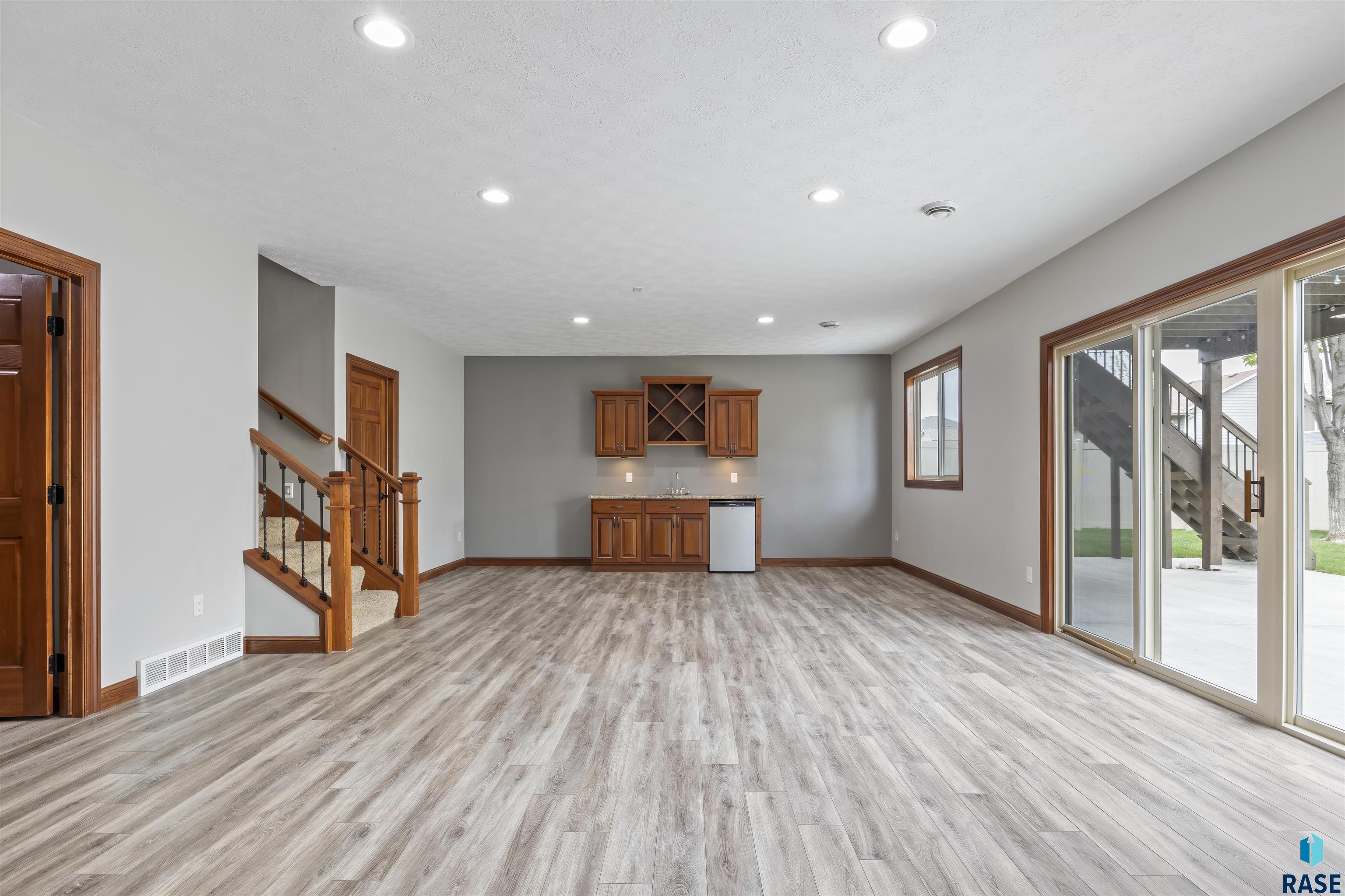 Sioux Falls, South Dakota 57108, United States, 5 Bedrooms Bedrooms, ,3 BathroomsBathrooms,Residential,Active,126773