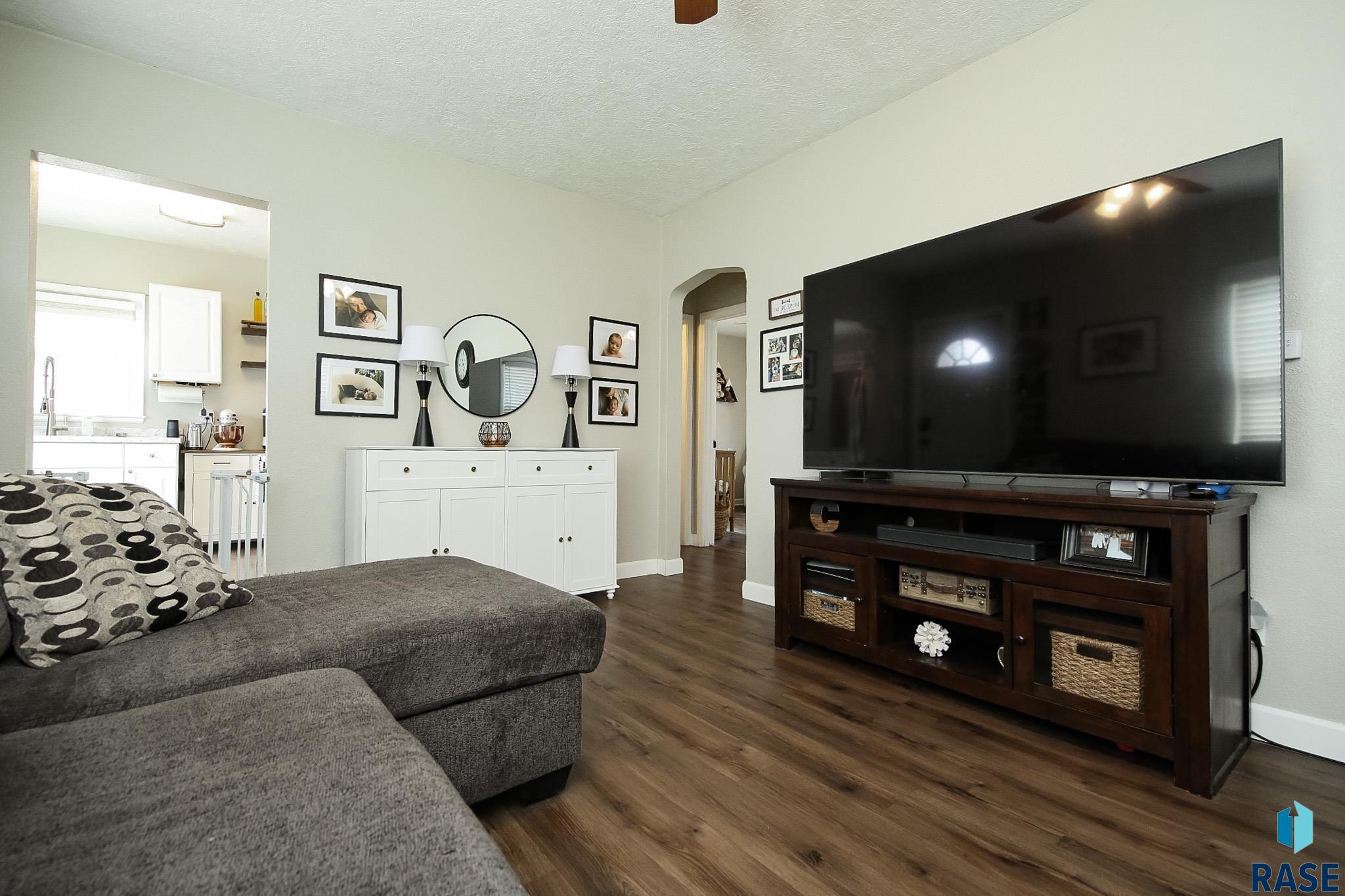 706 W 1st St Street, Sioux Falls, South Dakota image 4