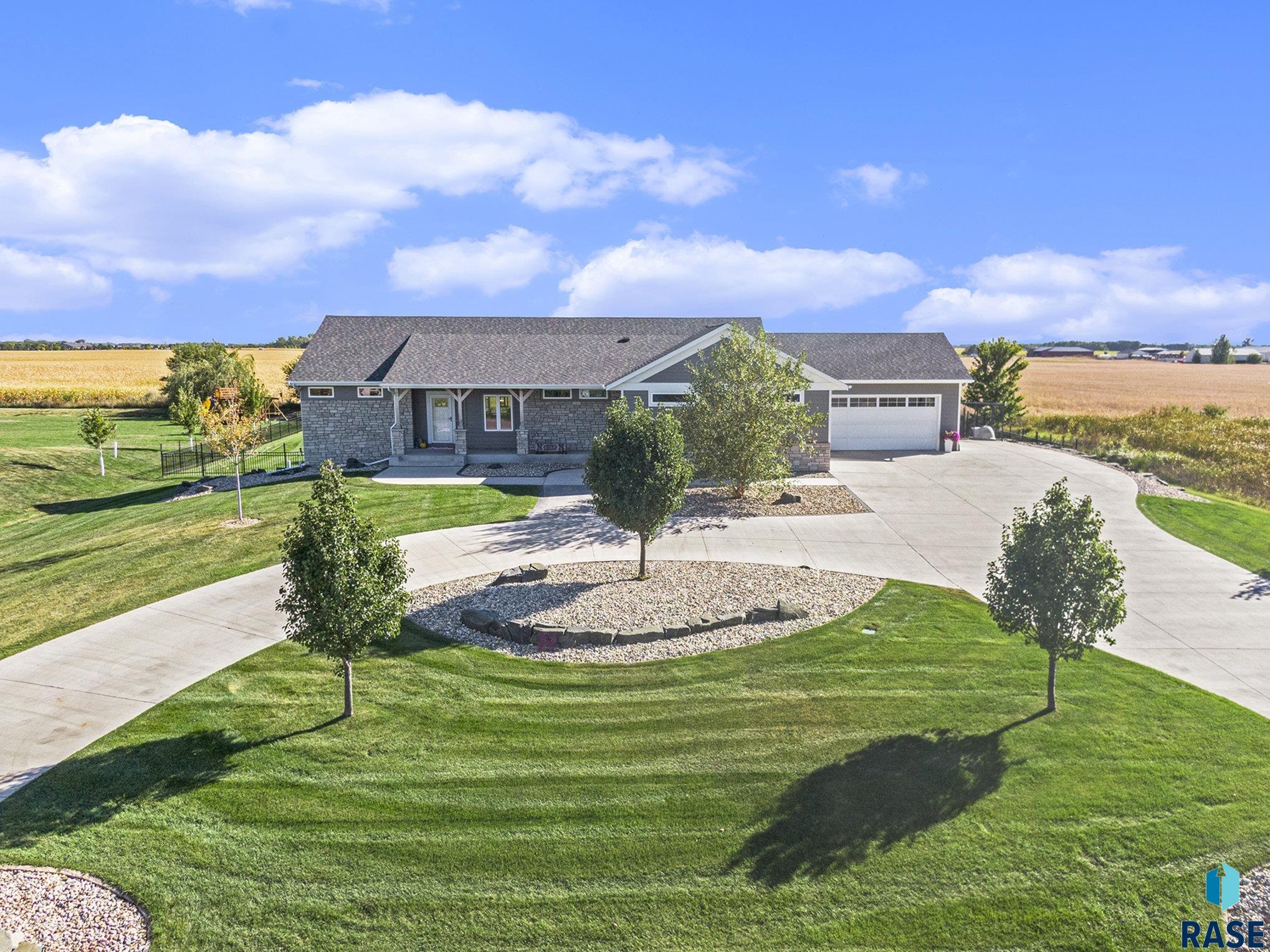 27235 Regal Ct Court, Sioux Falls, South Dakota image 1