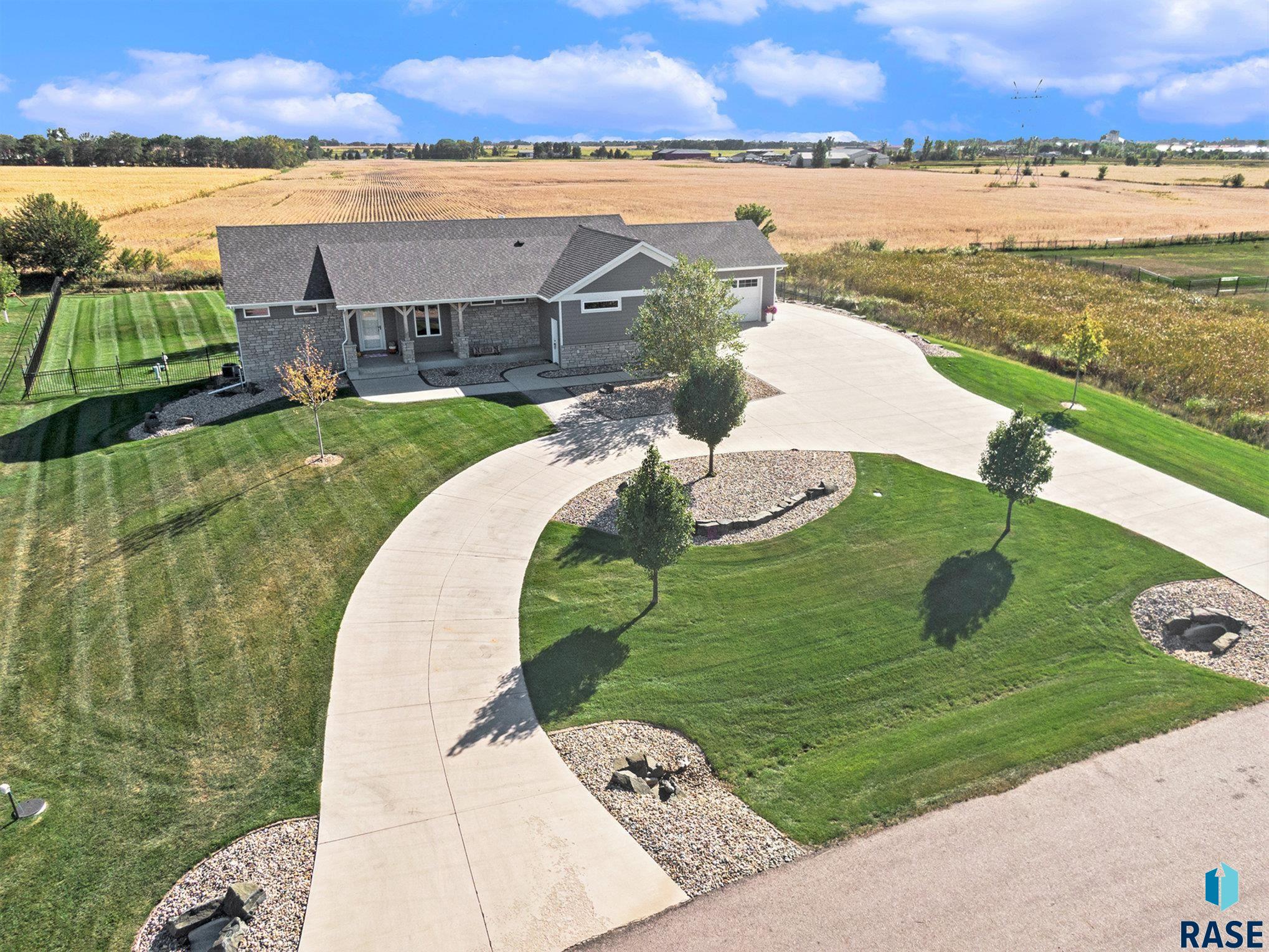 27235 Regal Ct Court, Sioux Falls, South Dakota image 2