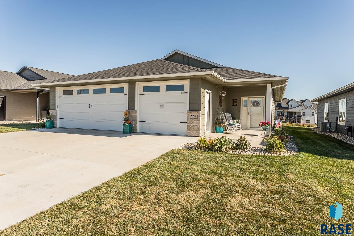 294 Devitt Dr Drive, Harrisburg, South Dakota image 1