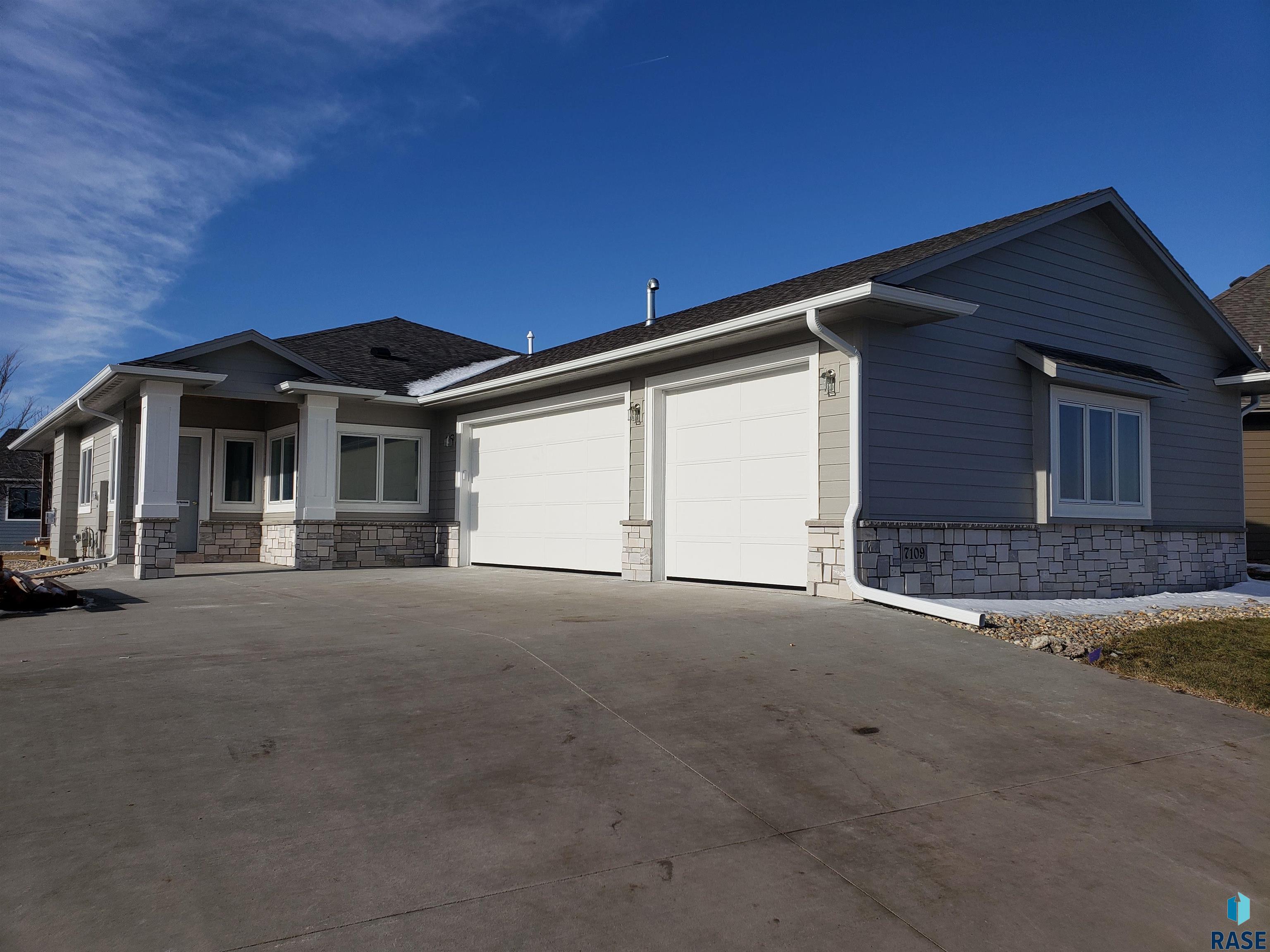7109 S Garden Ct Court, Sioux Falls, South Dakota image 1