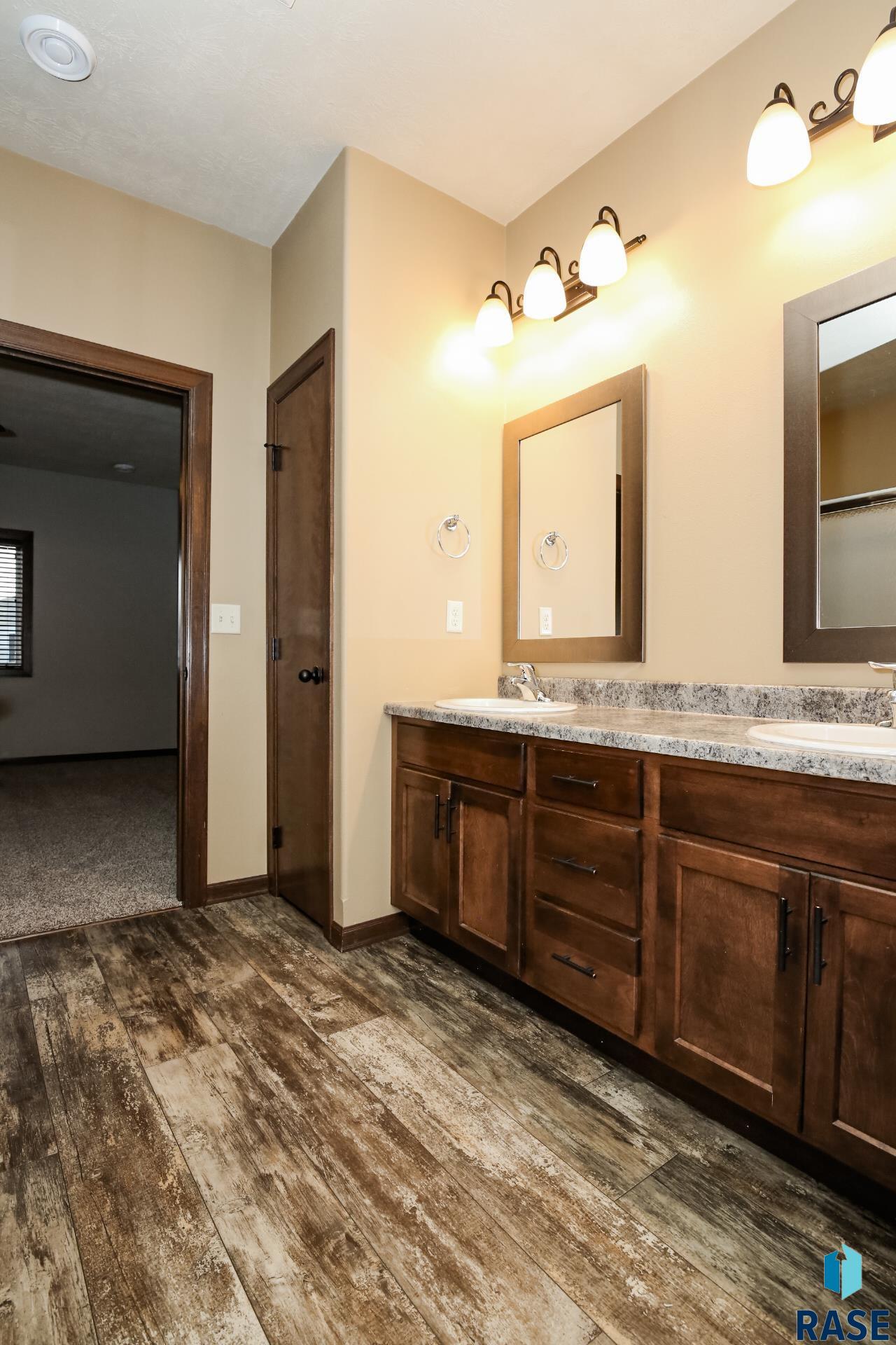 6400 S Keller Cir Circle, Sioux Falls, New Jersey image 16