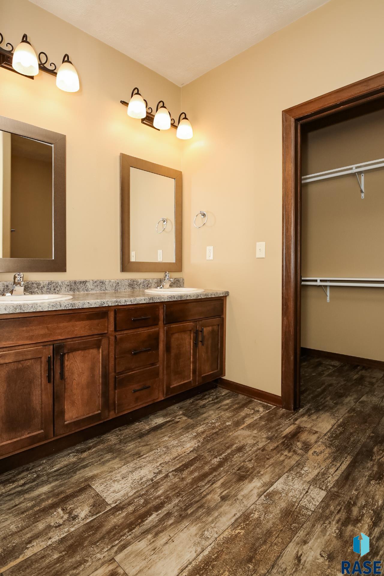 6400 S Keller Cir Circle, Sioux Falls, New Jersey image 15