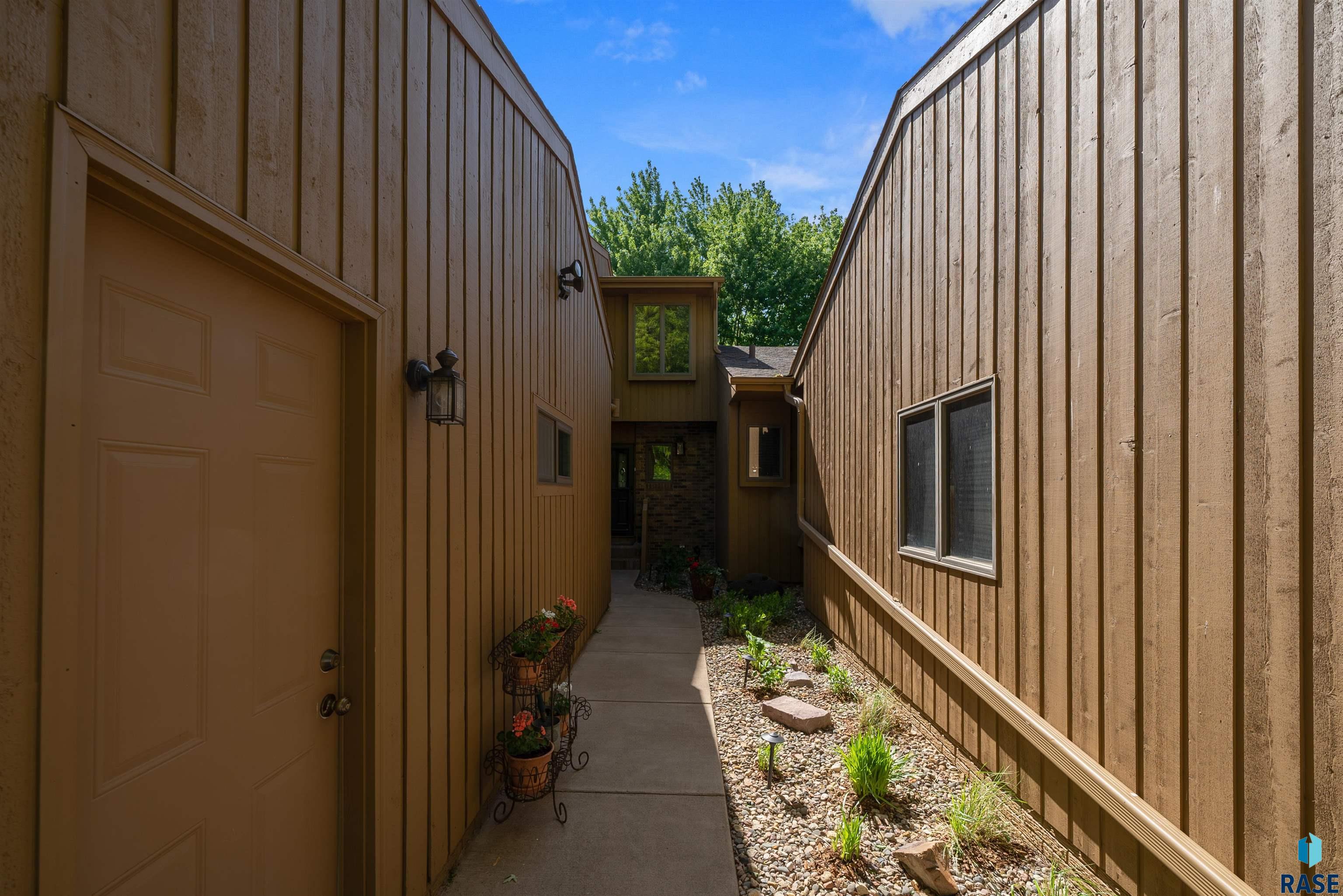 1437 S Westward Ho Pl Place, Sioux Falls, New Jersey image 2