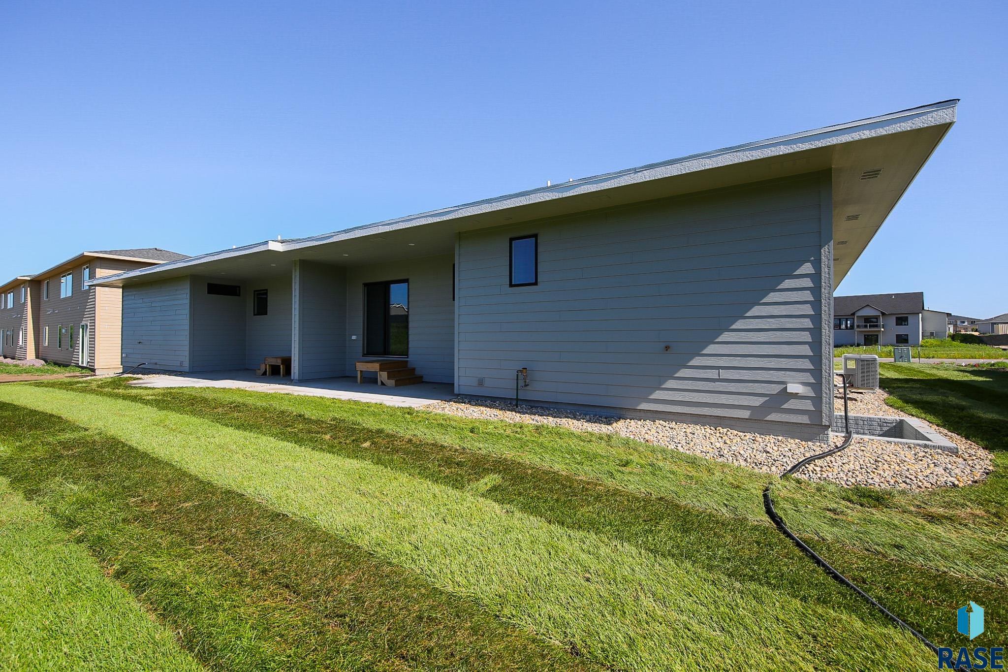 5511 W Liberator Cir Circle, Sioux Falls, South Dakota image 2