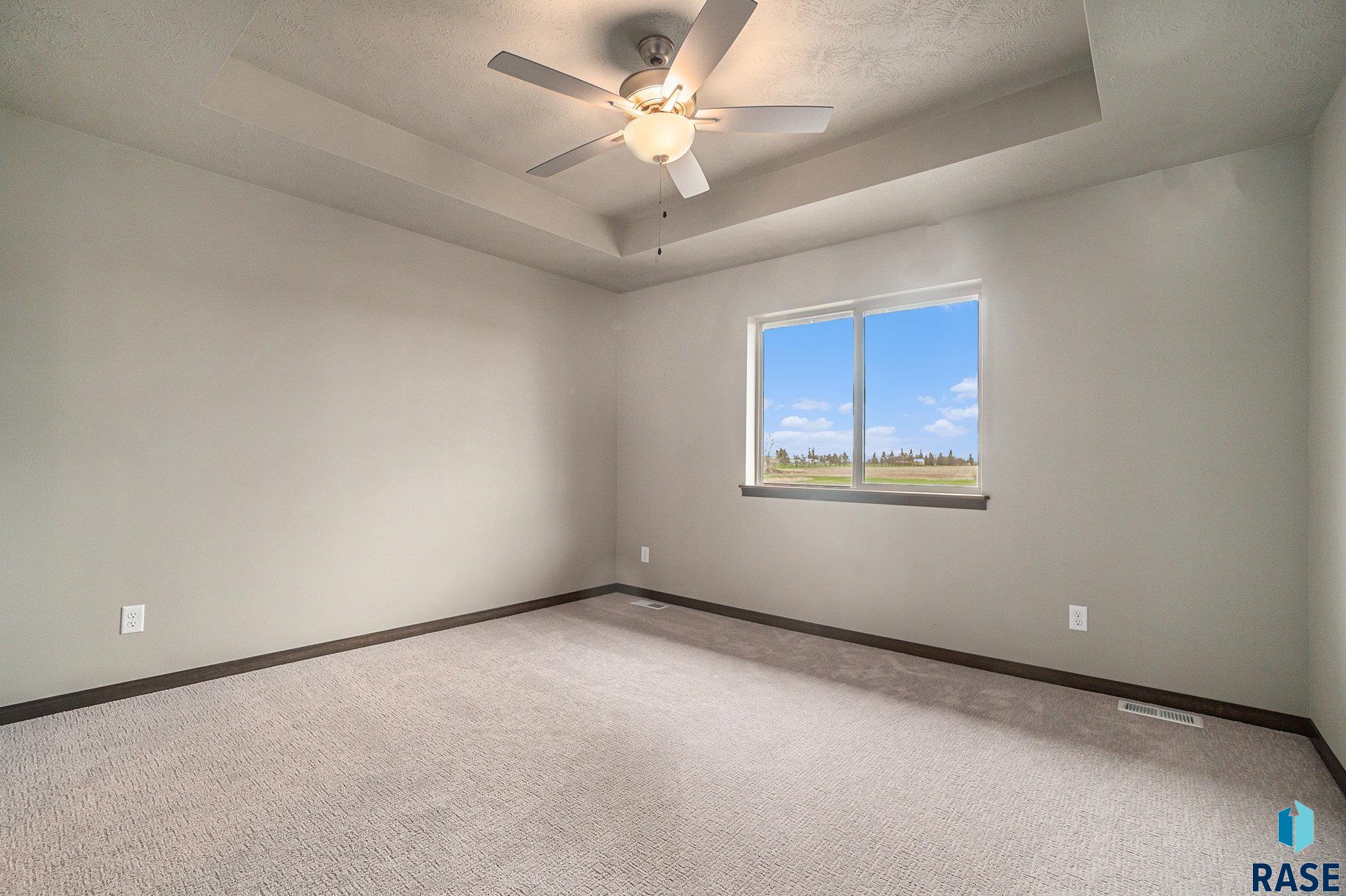 1215 NE 11th St Street, Madison, South Dakota image 6