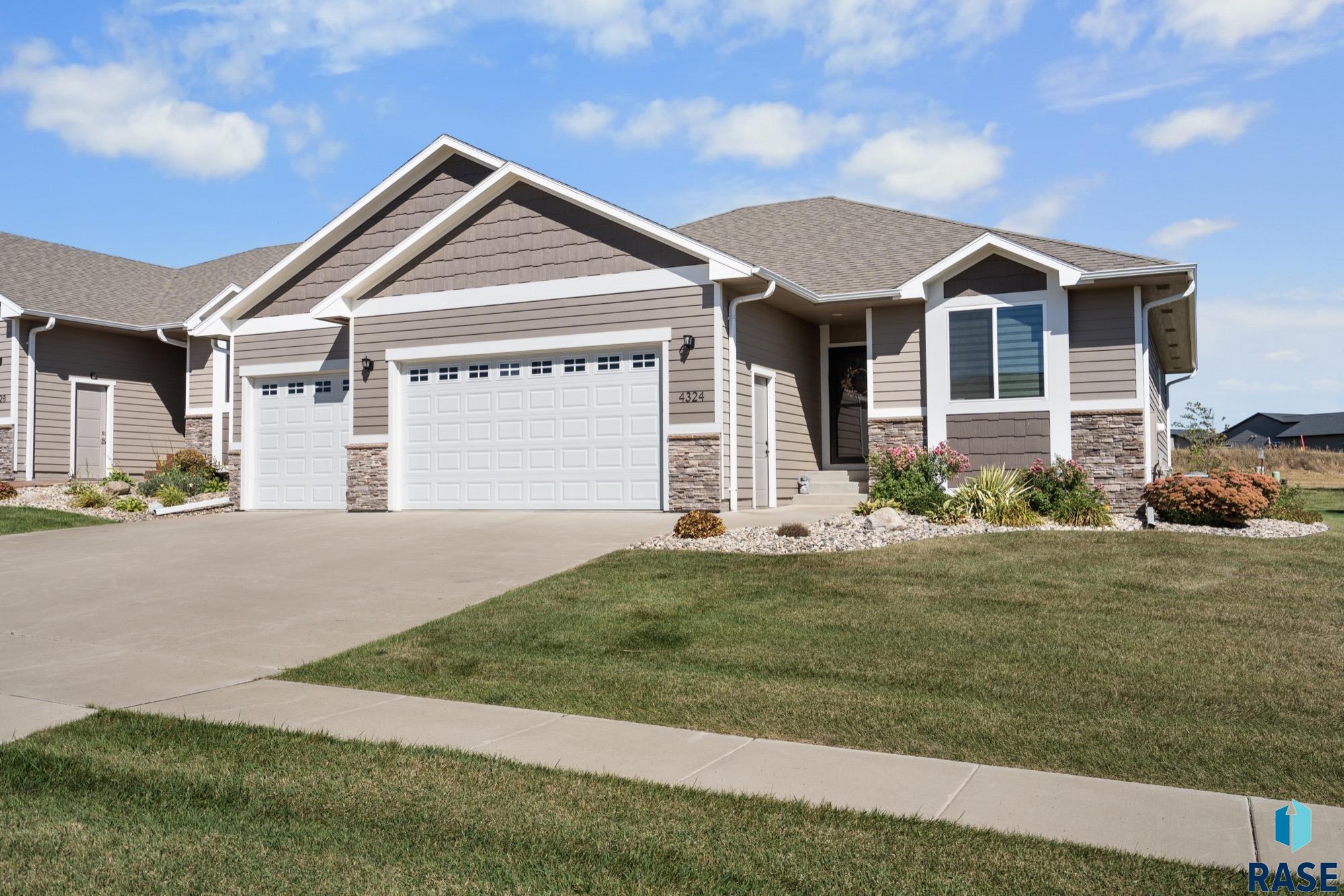 4324 N Knob Hill Ct Court, Sioux Falls, South Dakota image 1