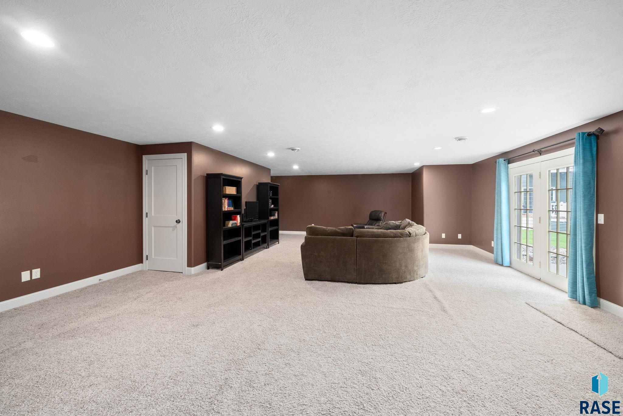 Sioux Falls, South Dakota 57108, United States, 4 Bedrooms Bedrooms, ,3 BathroomsBathrooms,Residential,Active,135149