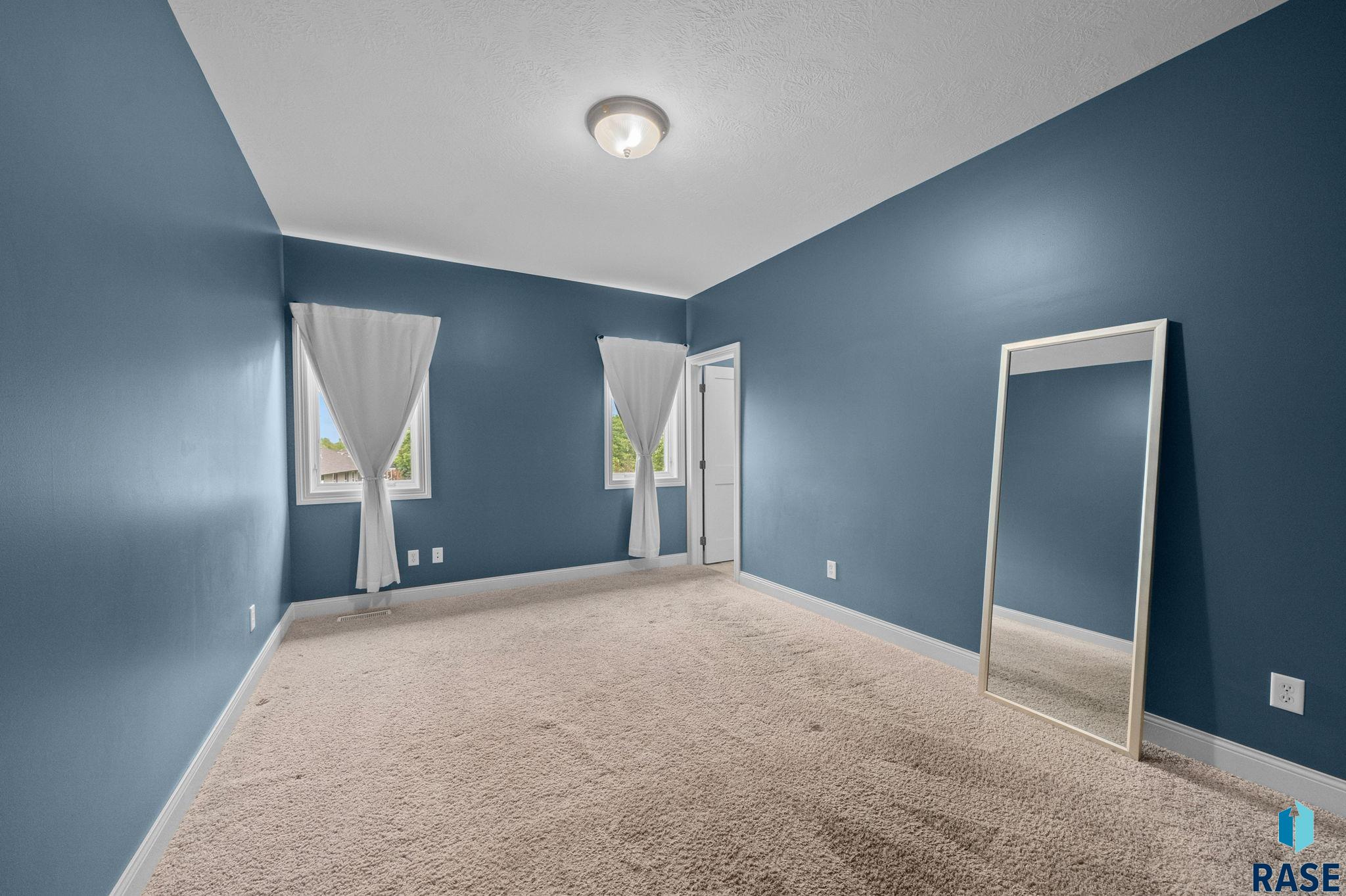 Sioux Falls, South Dakota 57108, United States, 4 Bedrooms Bedrooms, ,3 BathroomsBathrooms,Residential,Active,135149