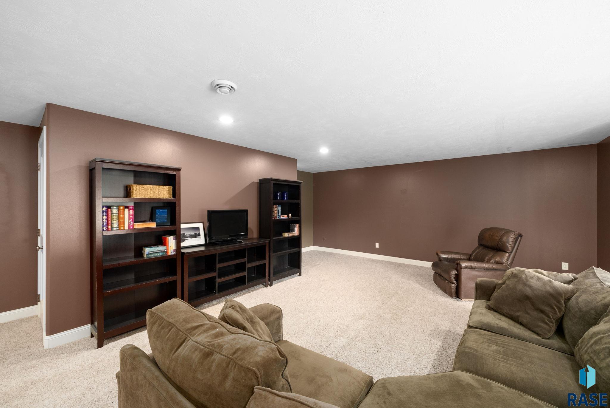 Sioux Falls, South Dakota 57108, United States, 4 Bedrooms Bedrooms, ,3 BathroomsBathrooms,Residential,Active,135149