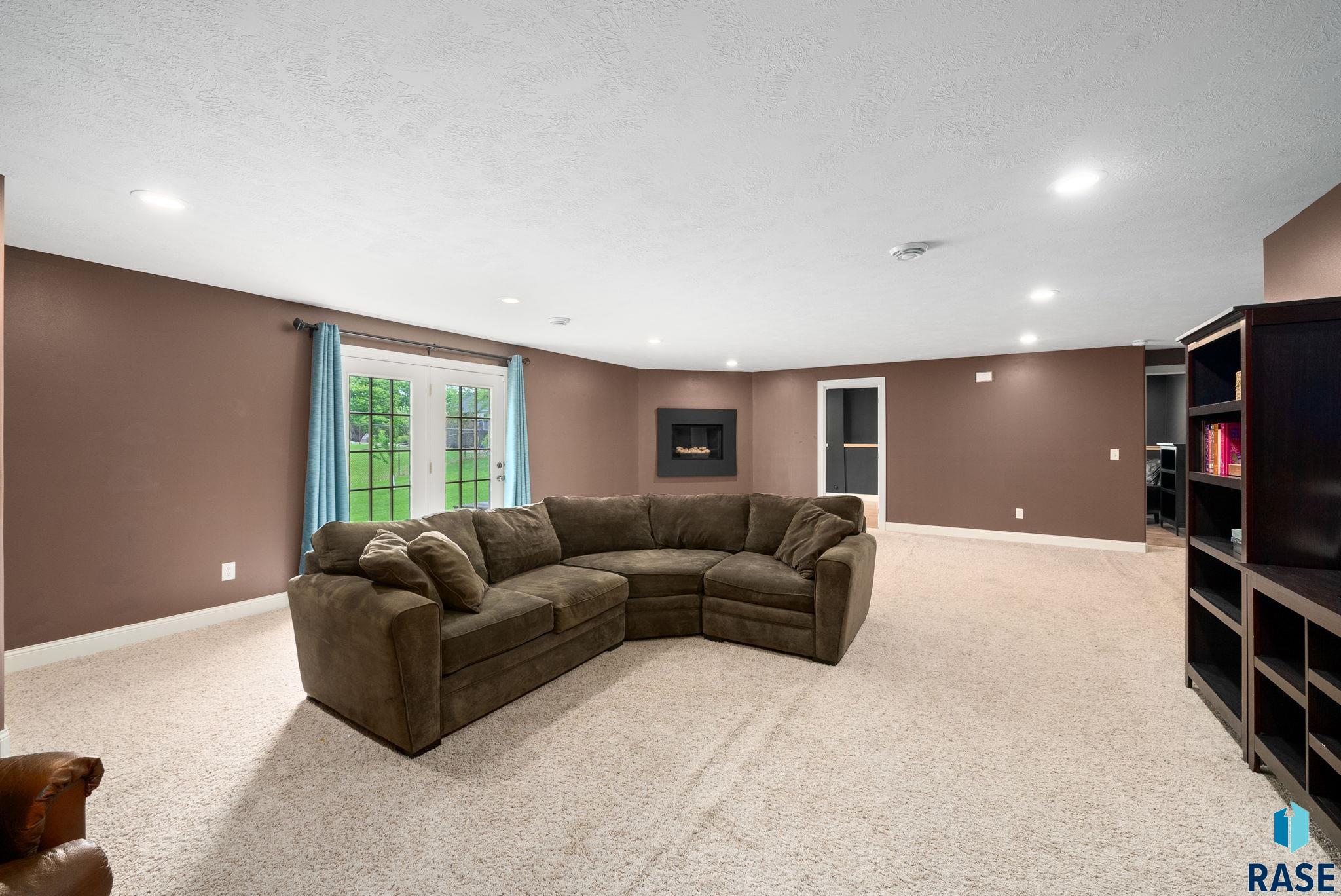 Sioux Falls, South Dakota 57108, United States, 4 Bedrooms Bedrooms, ,3 BathroomsBathrooms,Residential,Active,135149