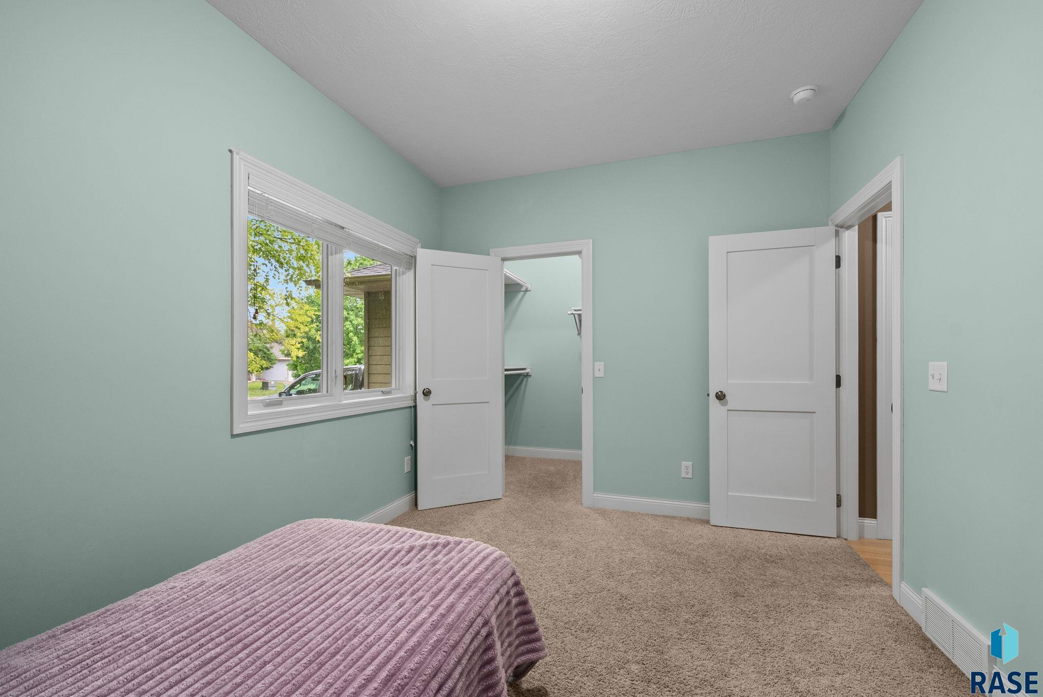 Sioux Falls, South Dakota 57108, United States, 4 Bedrooms Bedrooms, ,3 BathroomsBathrooms,Residential,Active,135149