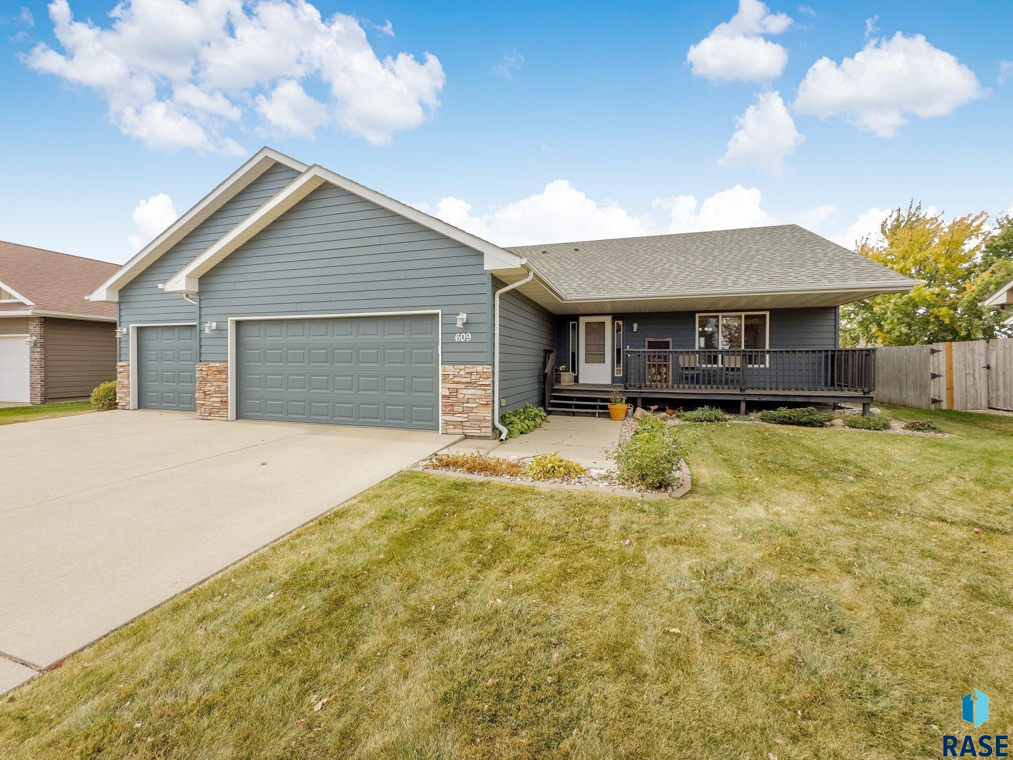 609 Rosewood Dr Drive, Harrisburg, South Dakota image 1