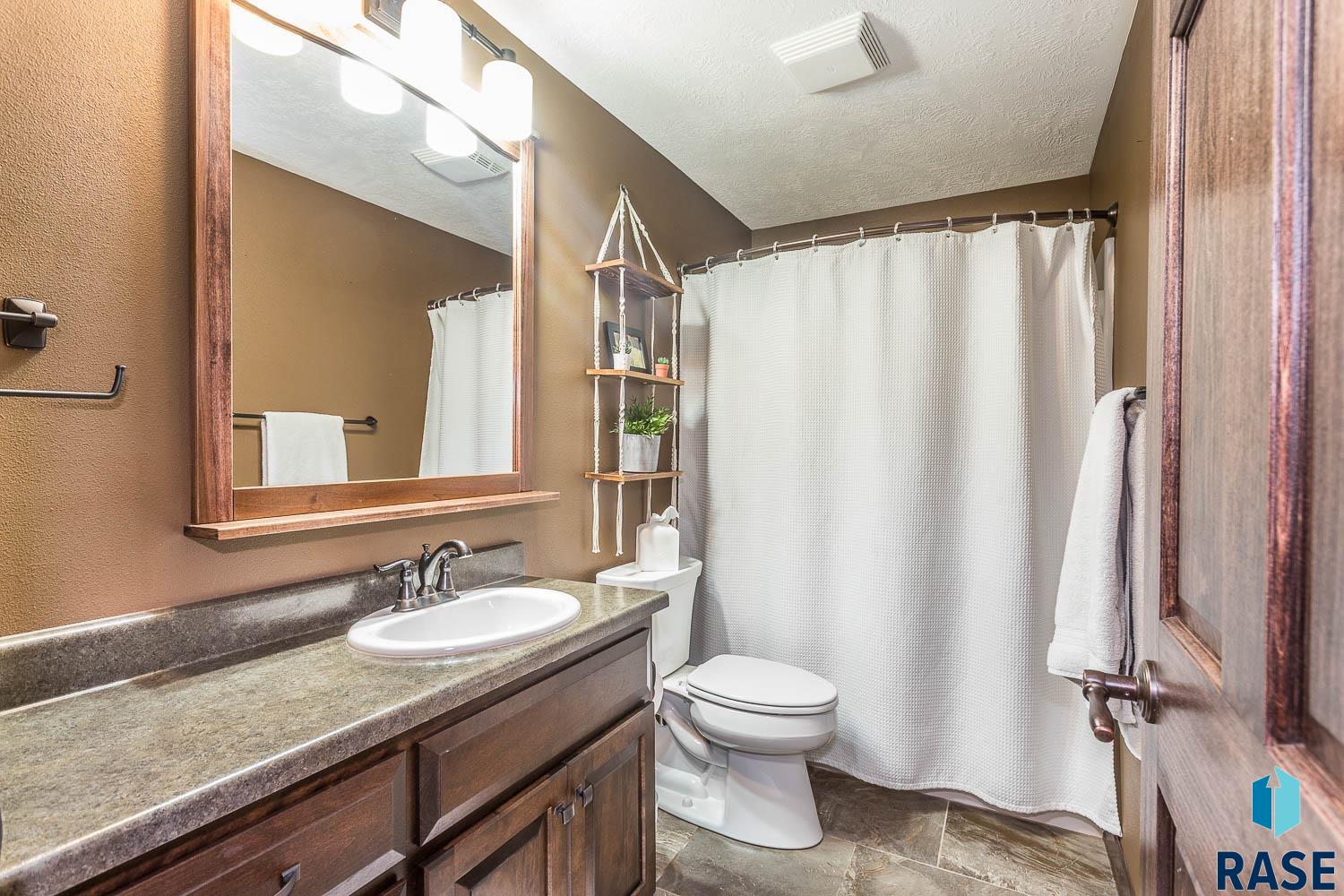 8501 S Quiet Oak Cir Circle, Sioux Falls, South Dakota image 28