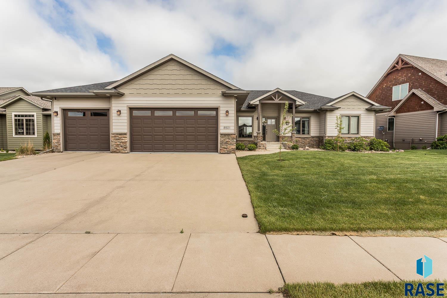 8501 S Quiet Oak Cir Circle, Sioux Falls, South Dakota image 2