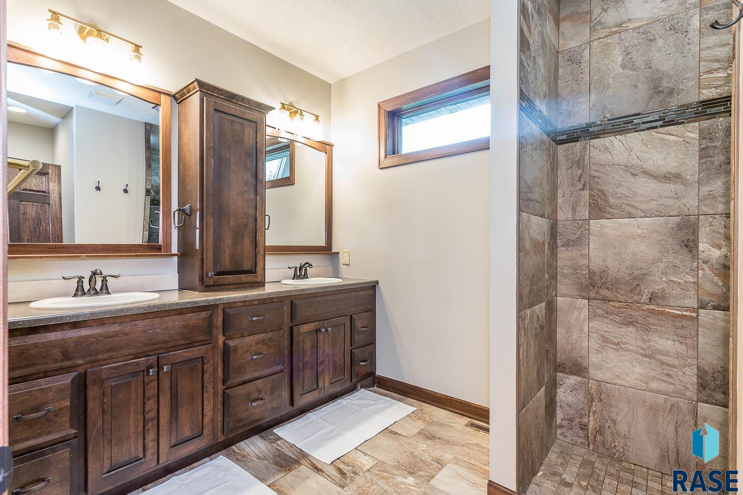 8501 S Quiet Oak Cir Circle, Sioux Falls, South Dakota image 15