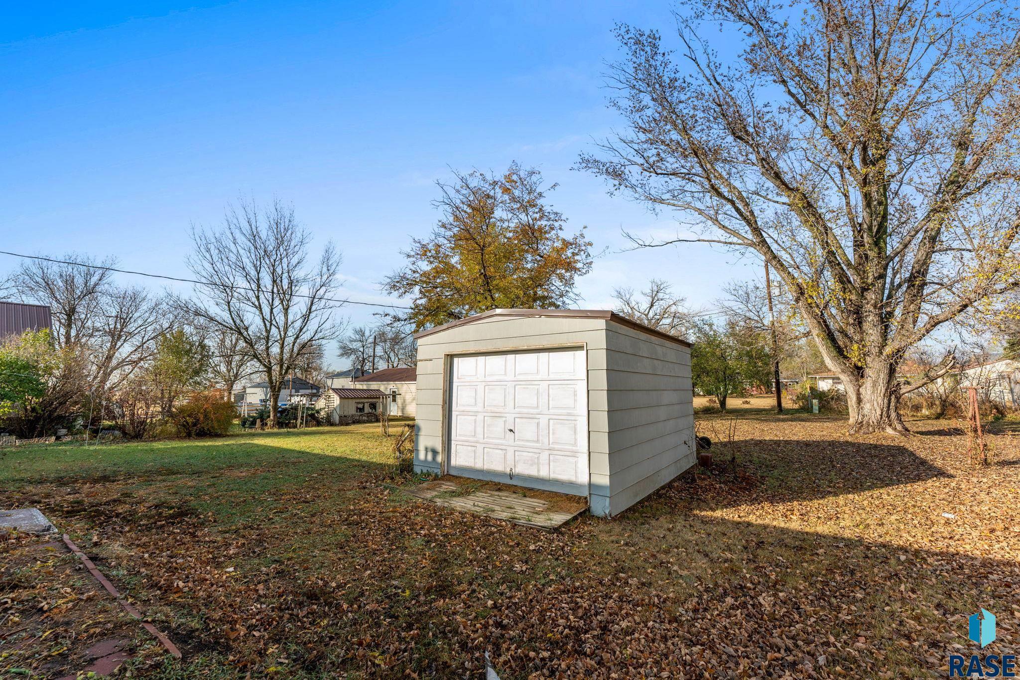 440 W Vermont Ave Avenue, Salem, South Dakota image 8