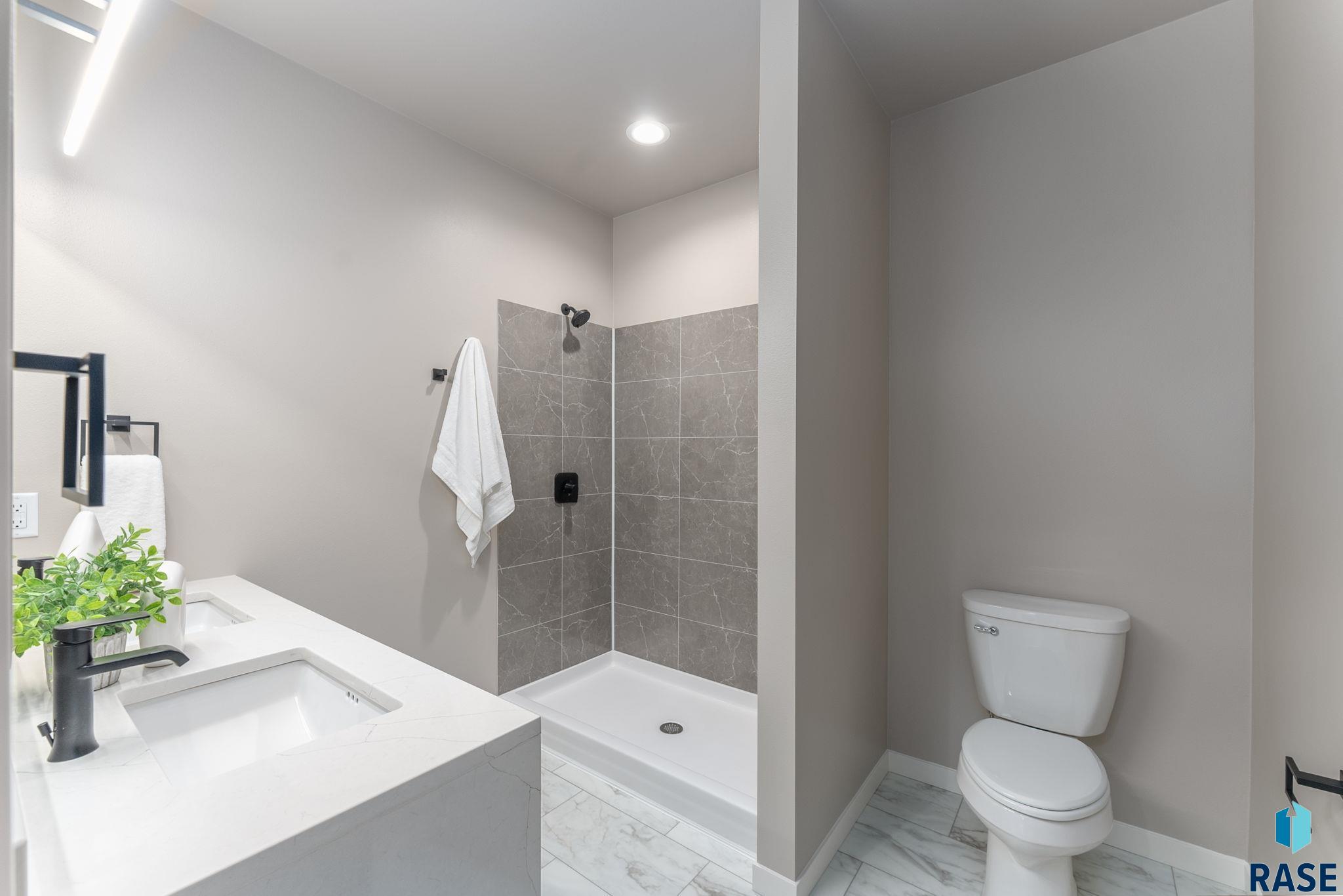 Brandon, South Dakota 57005, United States, 3 Bedrooms Bedrooms, ,2 BathroomsBathrooms,Residential,Contingent,24661