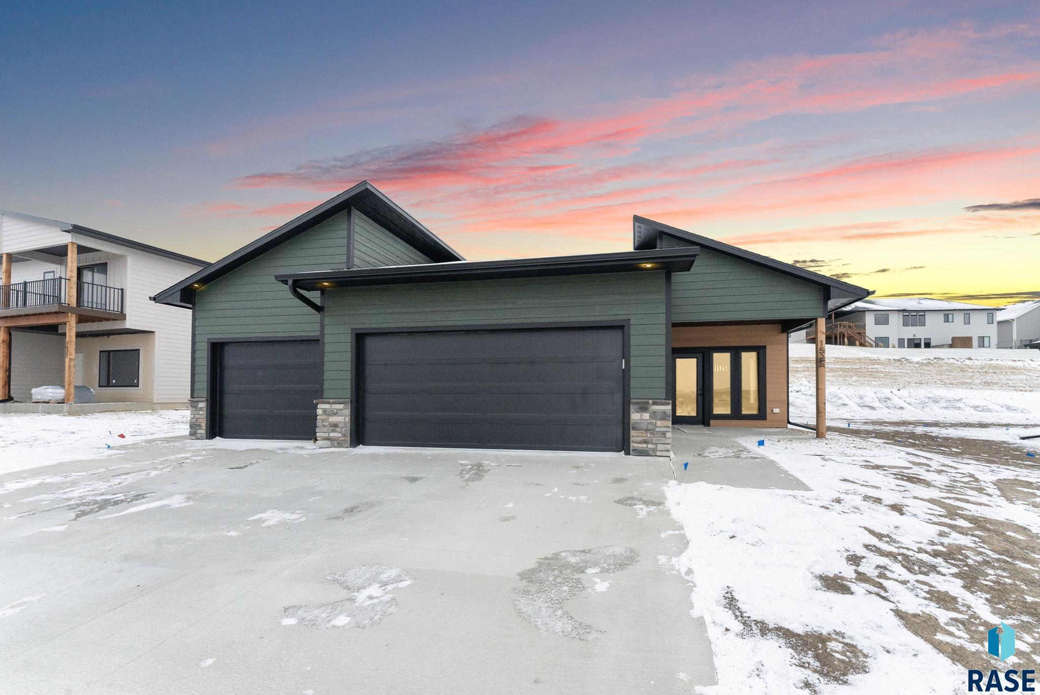 Brandon, South Dakota 57005, United States, 3 Bedrooms Bedrooms, ,2 BathroomsBathrooms,Residential,Contingent,24661