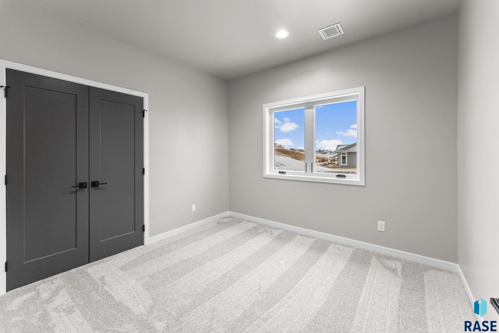 Brandon, South Dakota 57005, United States, 3 Bedrooms Bedrooms, ,2 BathroomsBathrooms,Residential,Contingent,24661