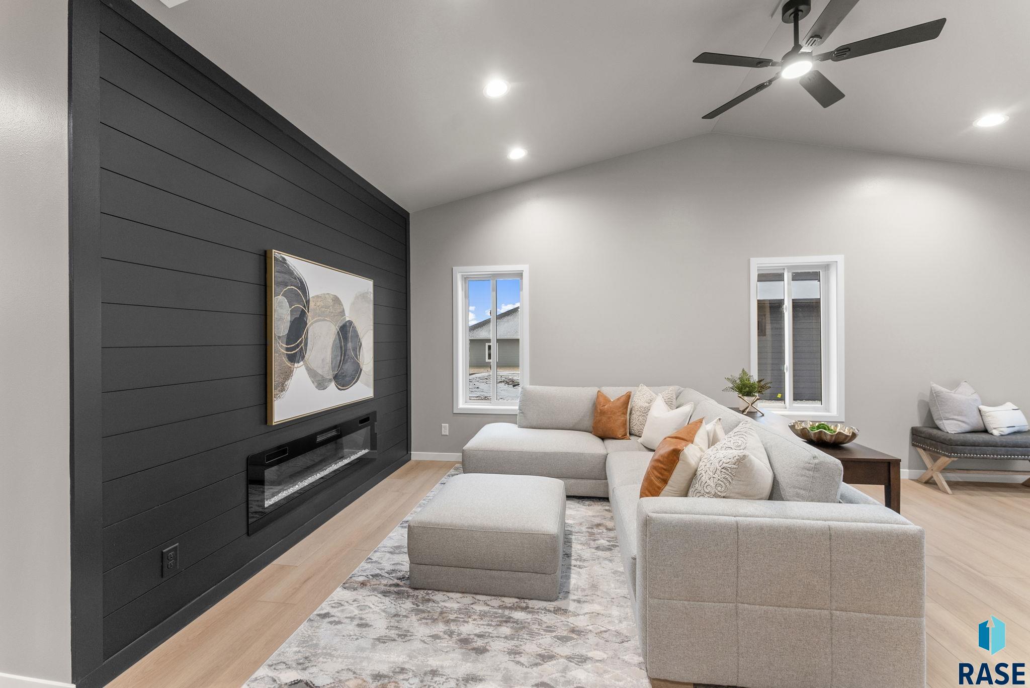 Brandon, South Dakota 57005, United States, 3 Bedrooms Bedrooms, ,2 BathroomsBathrooms,Residential,Contingent,24661