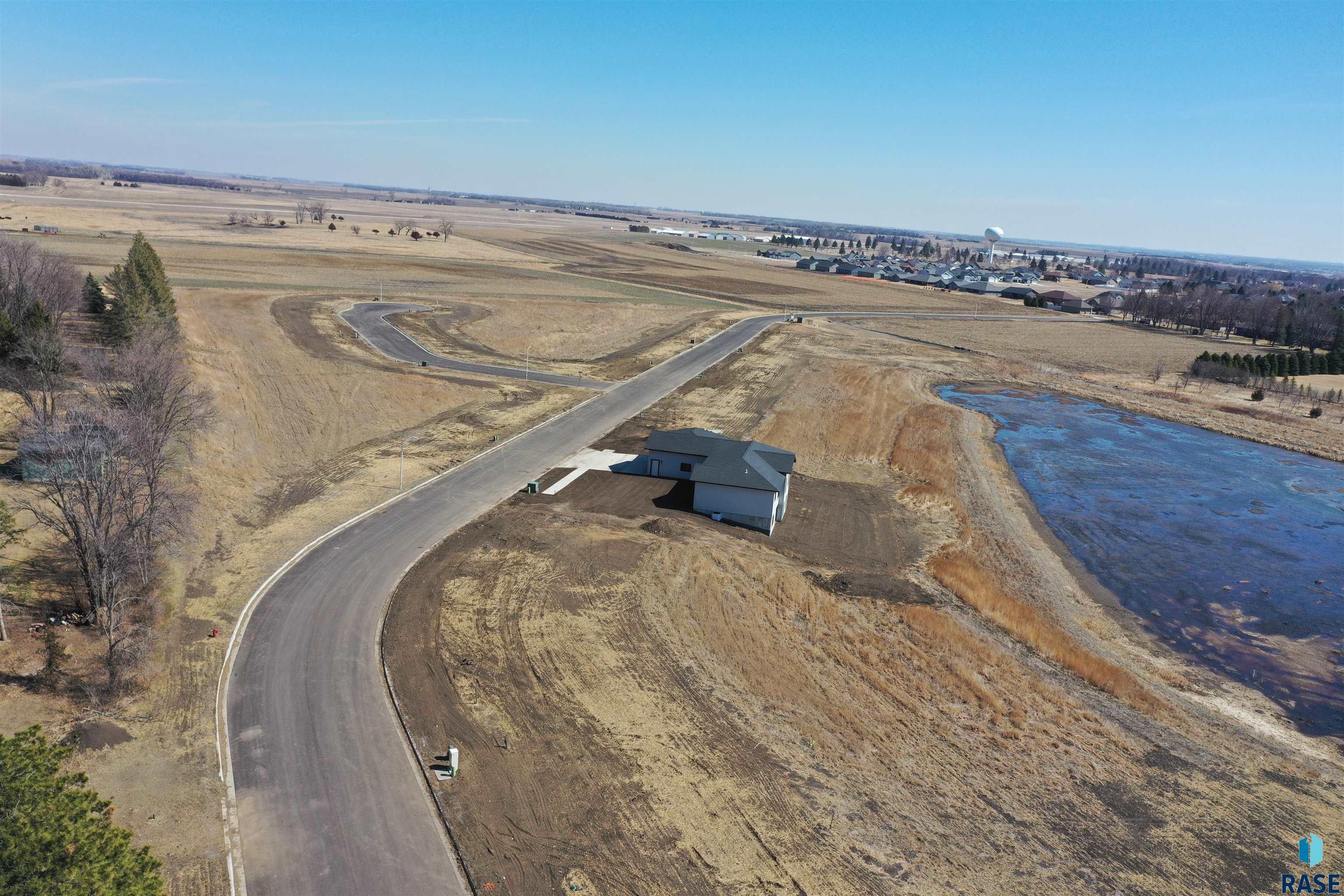 927 Harter Cir Circle, Madison, South Dakota image 2