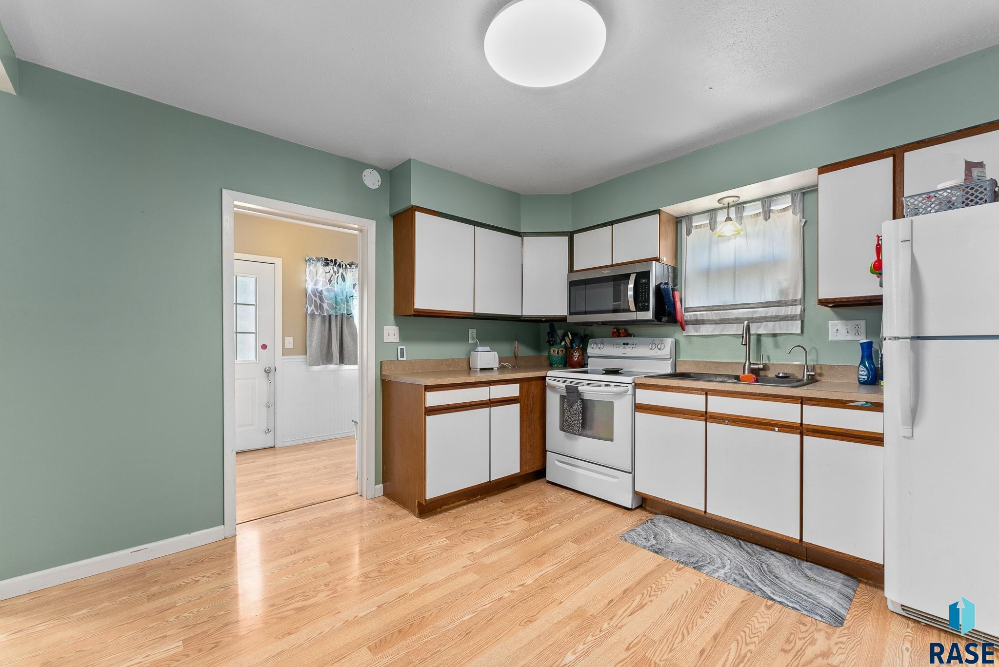 212 E Rummel Ave Avenue, Lennox, South Dakota image 5