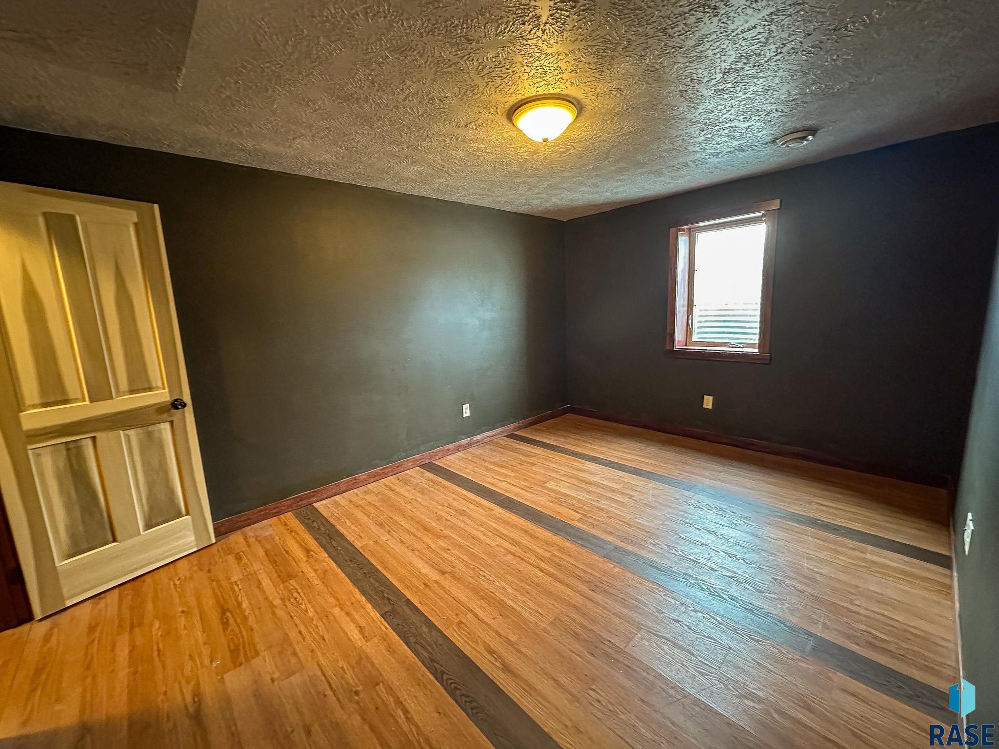 302 E 7th St Street, Hills, Minnesota image 37