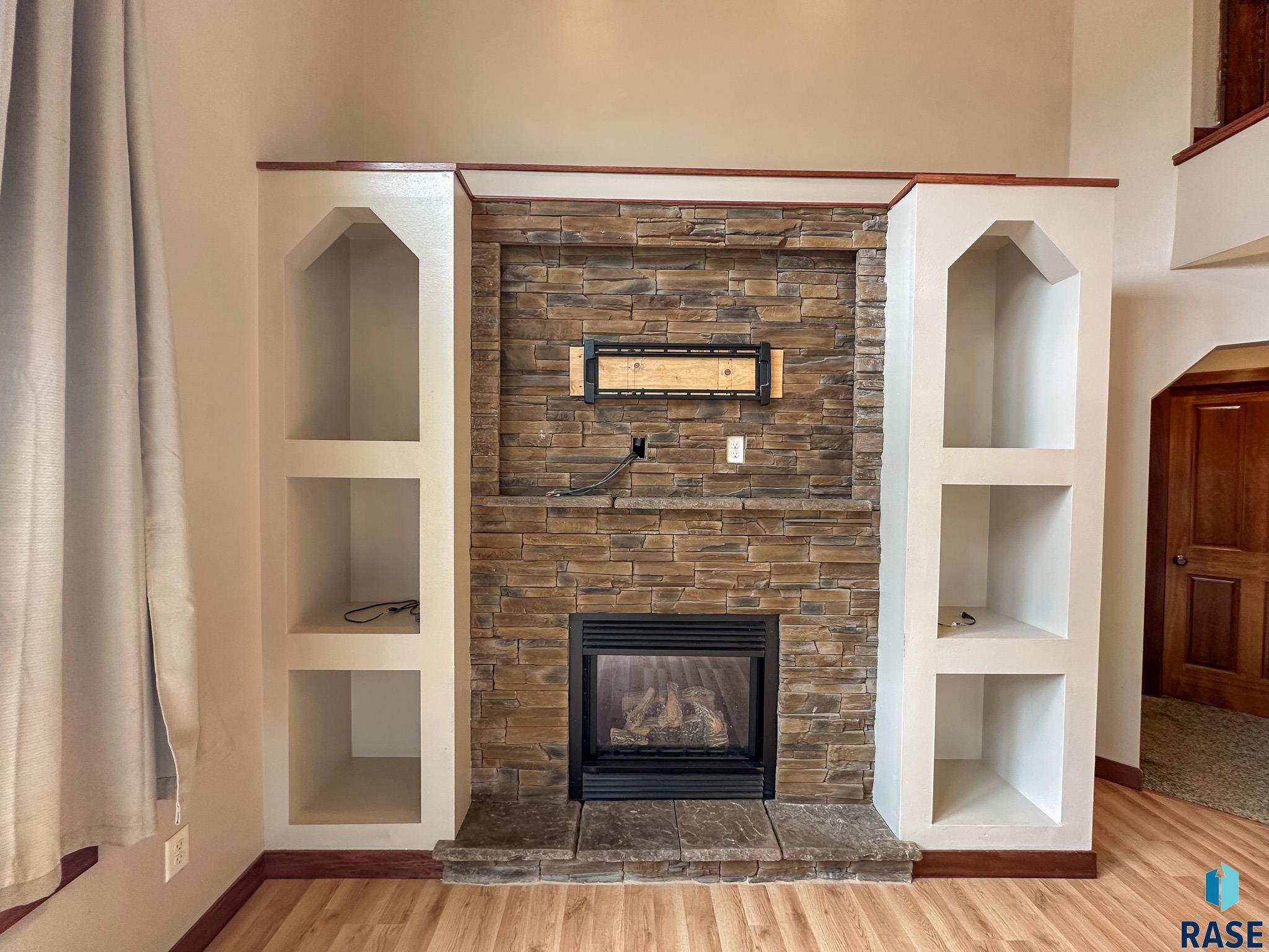 302 E 7th St Street, Hills, Minnesota image 13