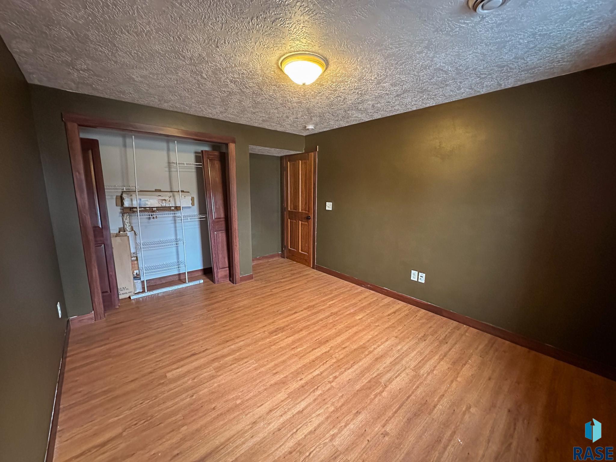 302 E 7th St Street, Hills, Minnesota image 32