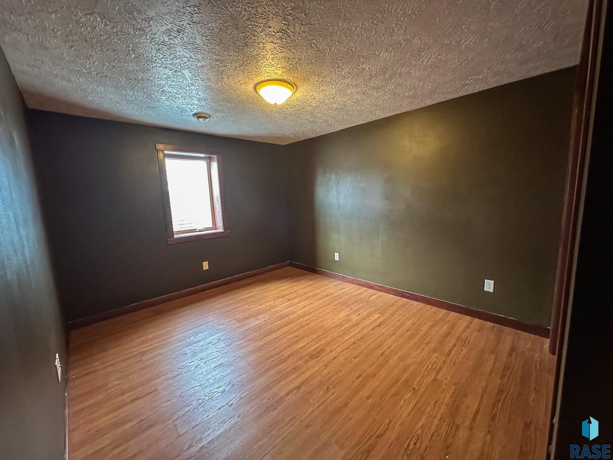 302 E 7th St Street, Hills, Minnesota image 31