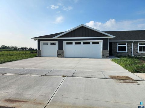 Townhouse For Sale - 441 E Center Avenue<br/> Salem, SD 57058