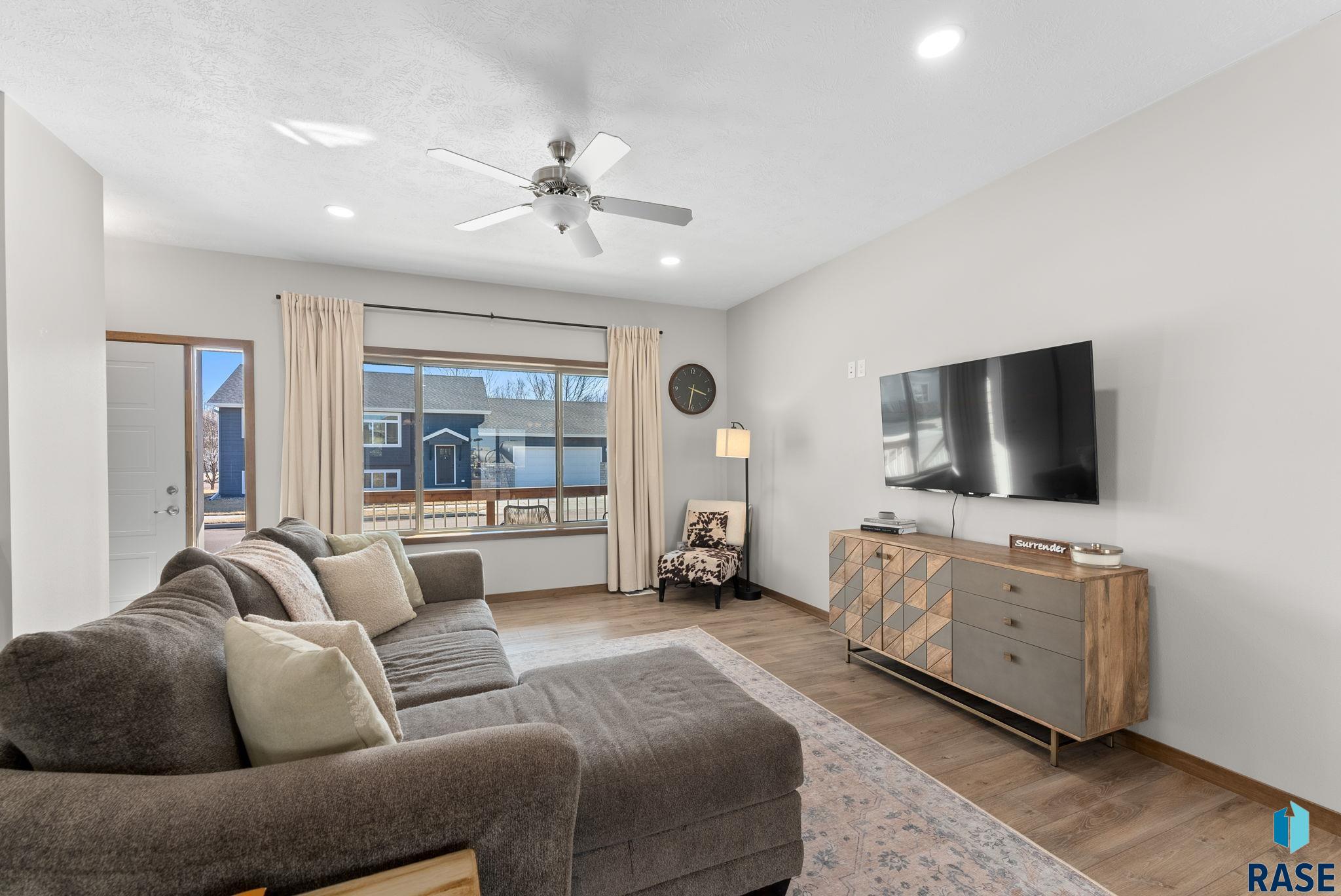 500 E Cairos Pl Place, Brandon, South Dakota image 4