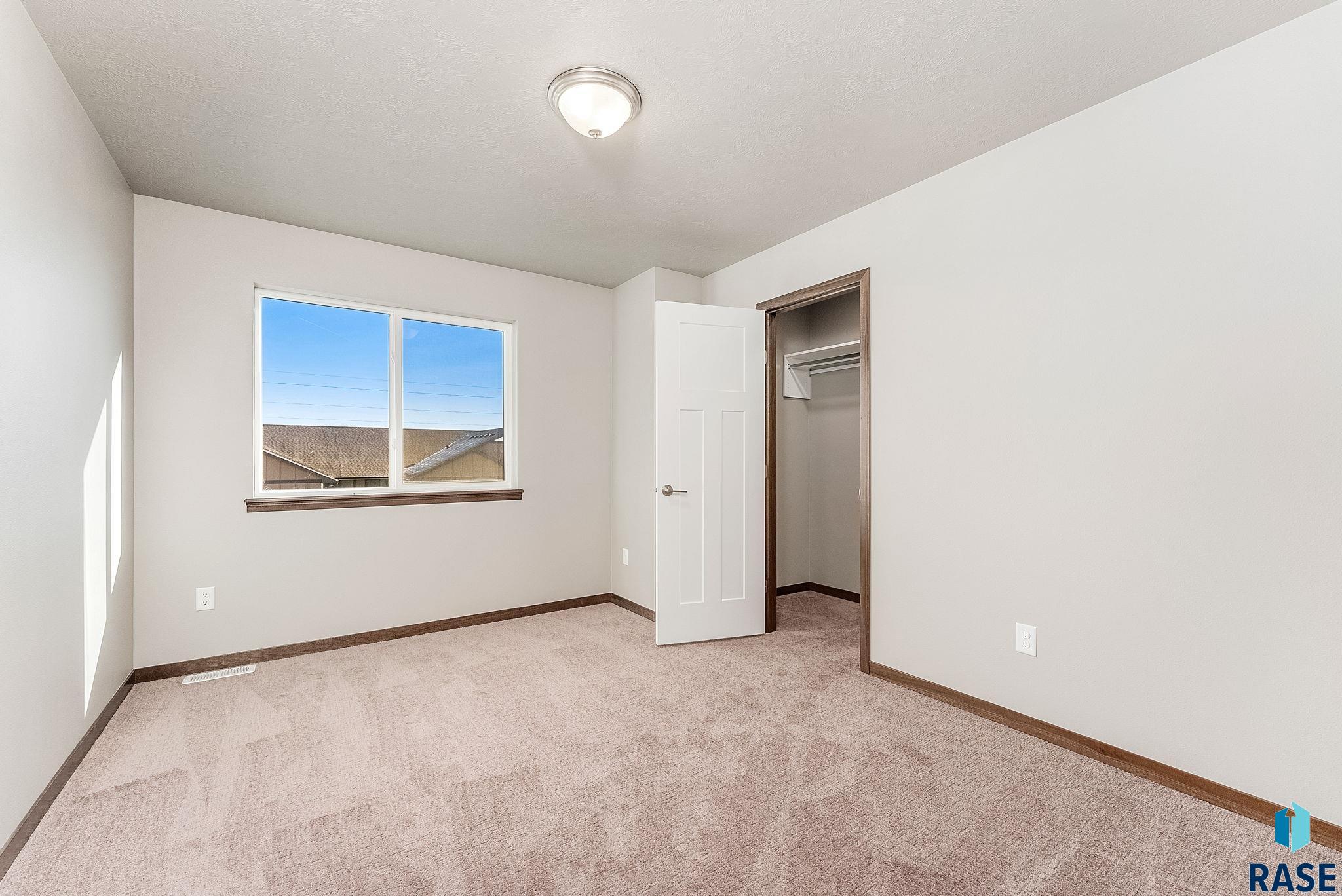 1315 N Kenley Pl Place, Tea, South Dakota image 12
