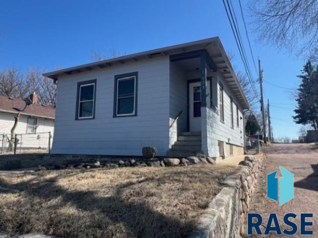 1605 W 10th St Street, Sioux Falls, South Dakota image 1