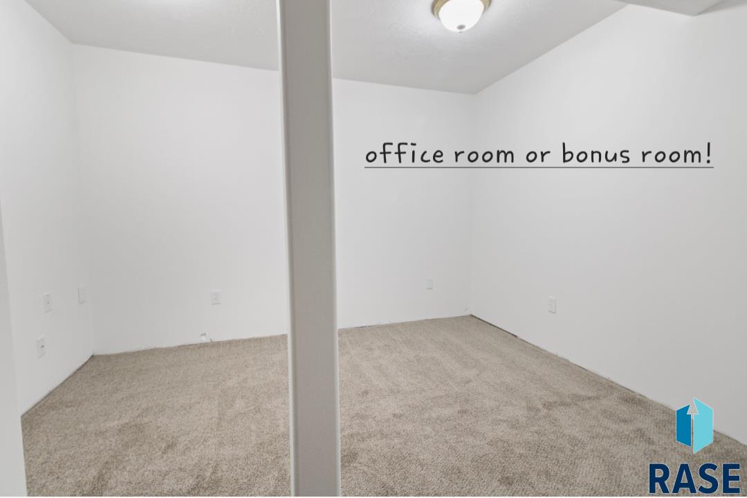 Sioux Falls, South Dakota 57110, United States, 3 Bedrooms Bedrooms, ,2 BathroomsBathrooms,Residential,Active,37964