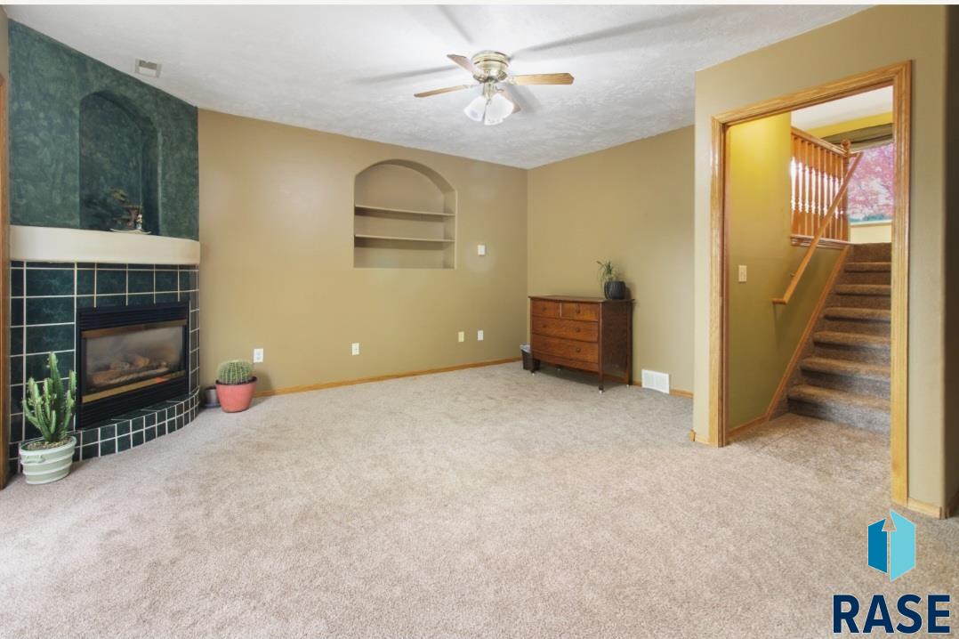 Sioux Falls, South Dakota 57110, United States, 3 Bedrooms Bedrooms, ,2 BathroomsBathrooms,Residential,Active,37964