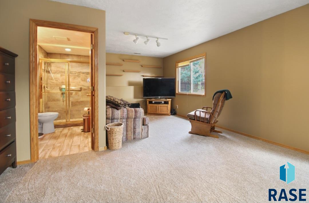 Sioux Falls, South Dakota 57110, United States, 3 Bedrooms Bedrooms, ,2 BathroomsBathrooms,Residential,Active,37964