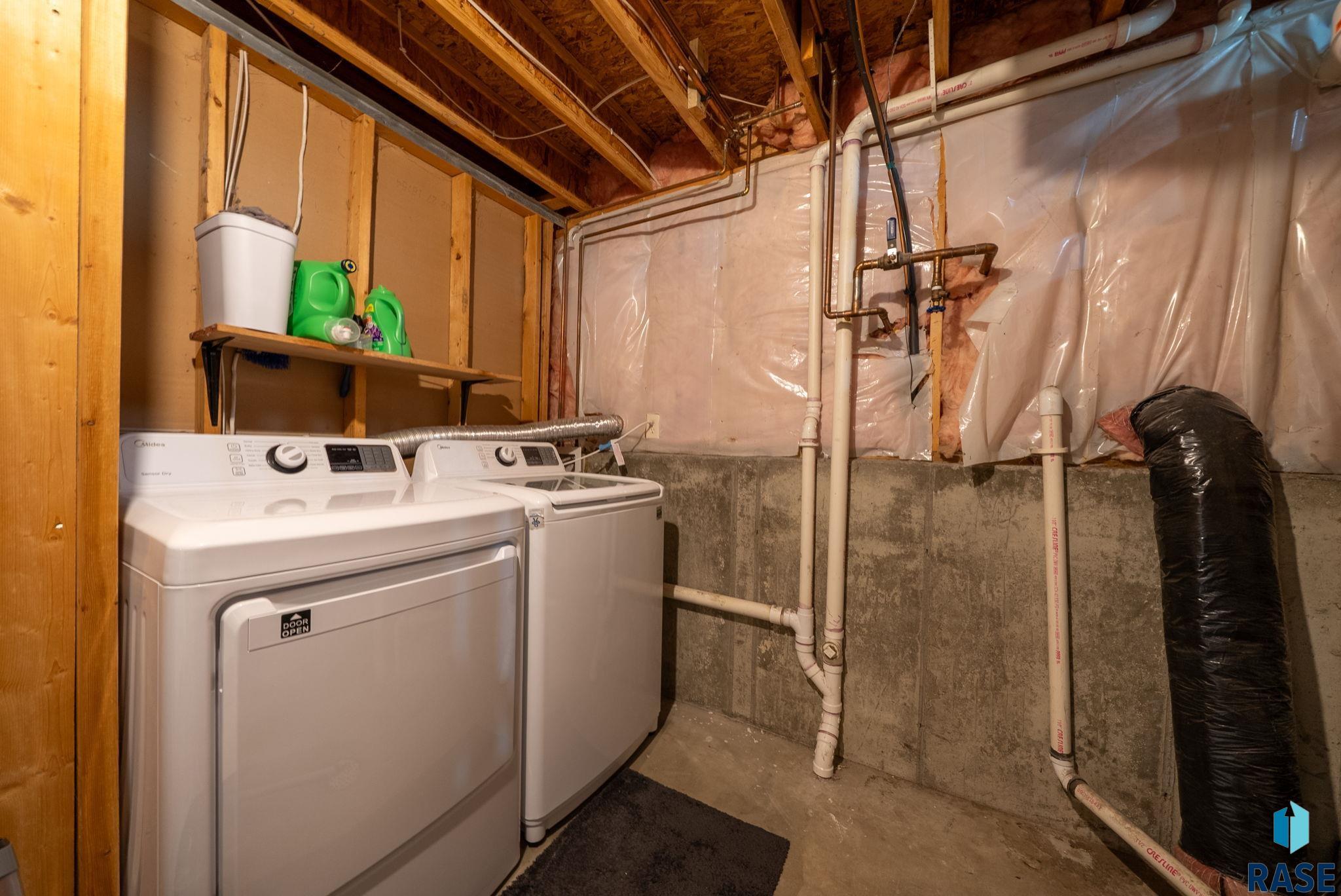 Sioux Falls, South Dakota 57107, United States, 3 Bedrooms Bedrooms, ,3 BathroomsBathrooms,Residential,Active,186523