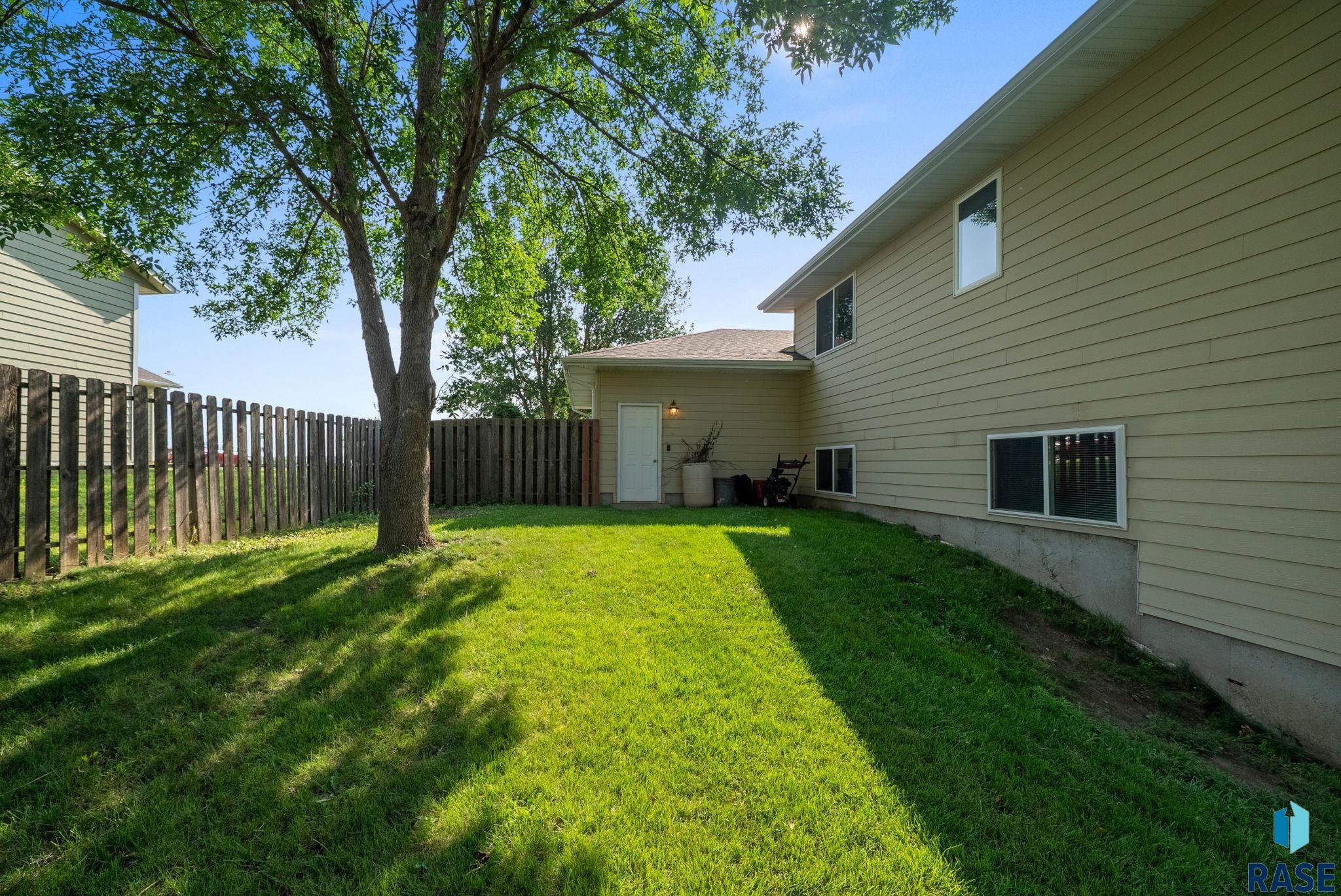 Sioux Falls, South Dakota 57107, United States, 3 Bedrooms Bedrooms, ,3 BathroomsBathrooms,Residential,Active,186523