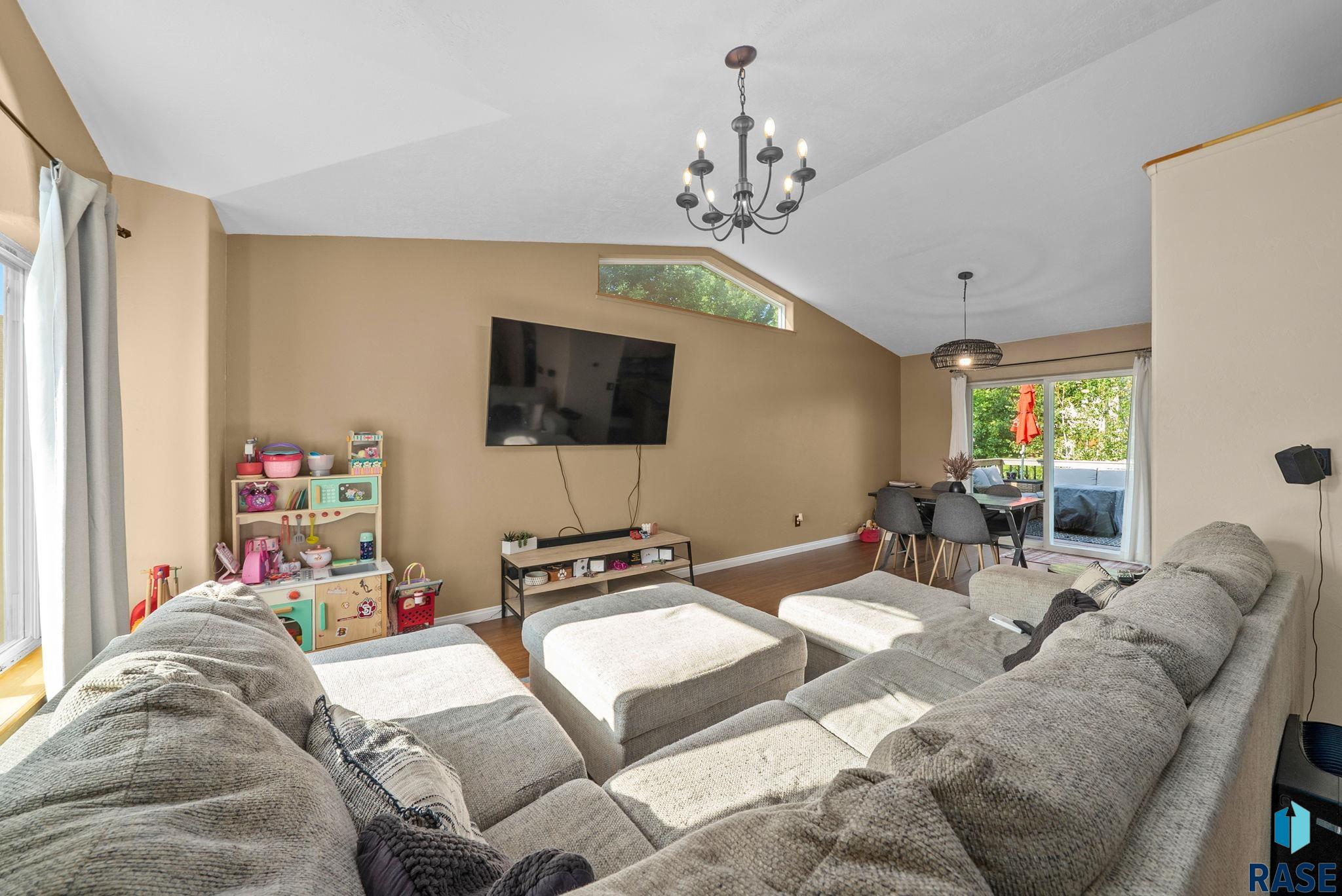 Sioux Falls, South Dakota 57107, United States, 3 Bedrooms Bedrooms, ,3 BathroomsBathrooms,Residential,Active,186523