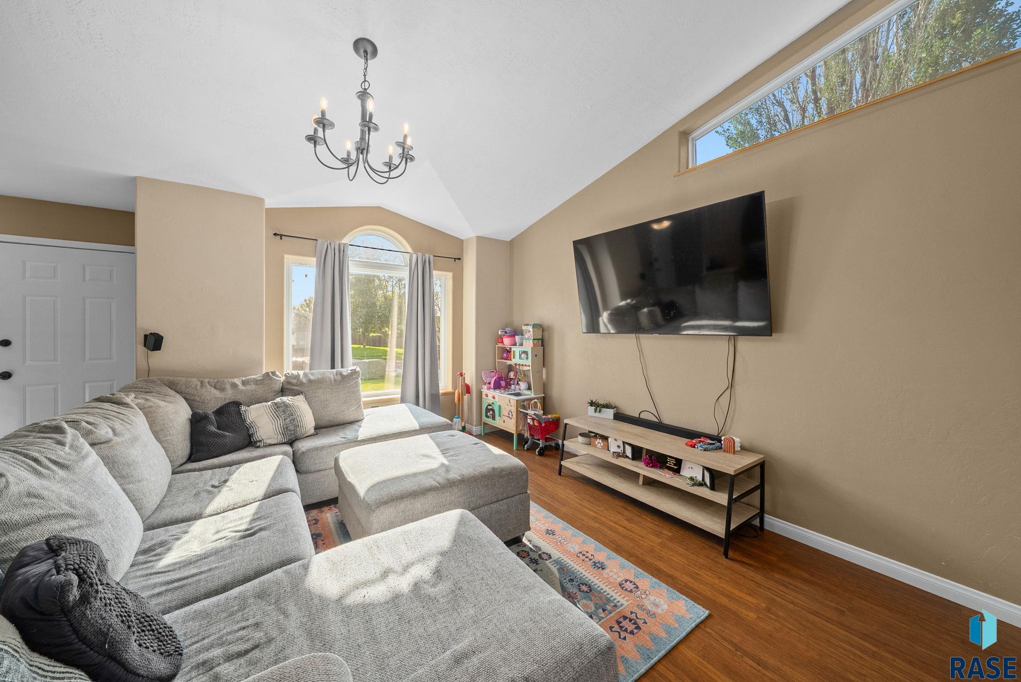 Sioux Falls, South Dakota 57107, United States, 3 Bedrooms Bedrooms, ,3 BathroomsBathrooms,Residential,Active,186523