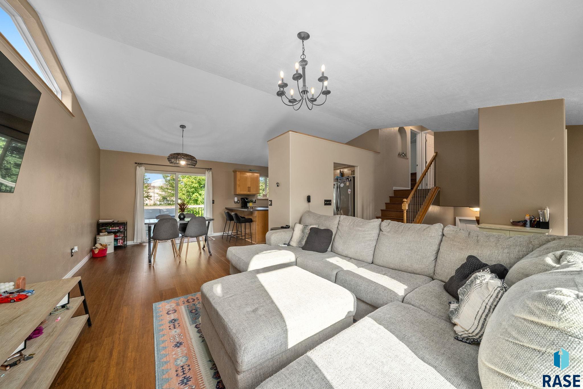 Sioux Falls, South Dakota 57107, United States, 3 Bedrooms Bedrooms, ,3 BathroomsBathrooms,Residential,Active,186523