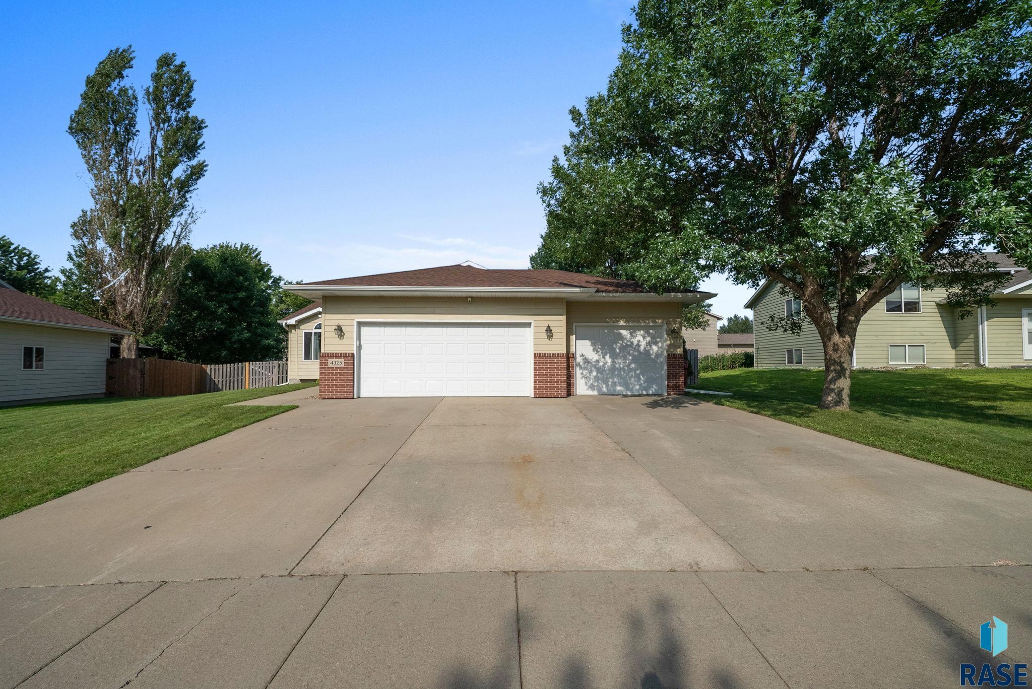 Sioux Falls, South Dakota 57107, United States, 3 Bedrooms Bedrooms, ,3 BathroomsBathrooms,Residential,Active,186523