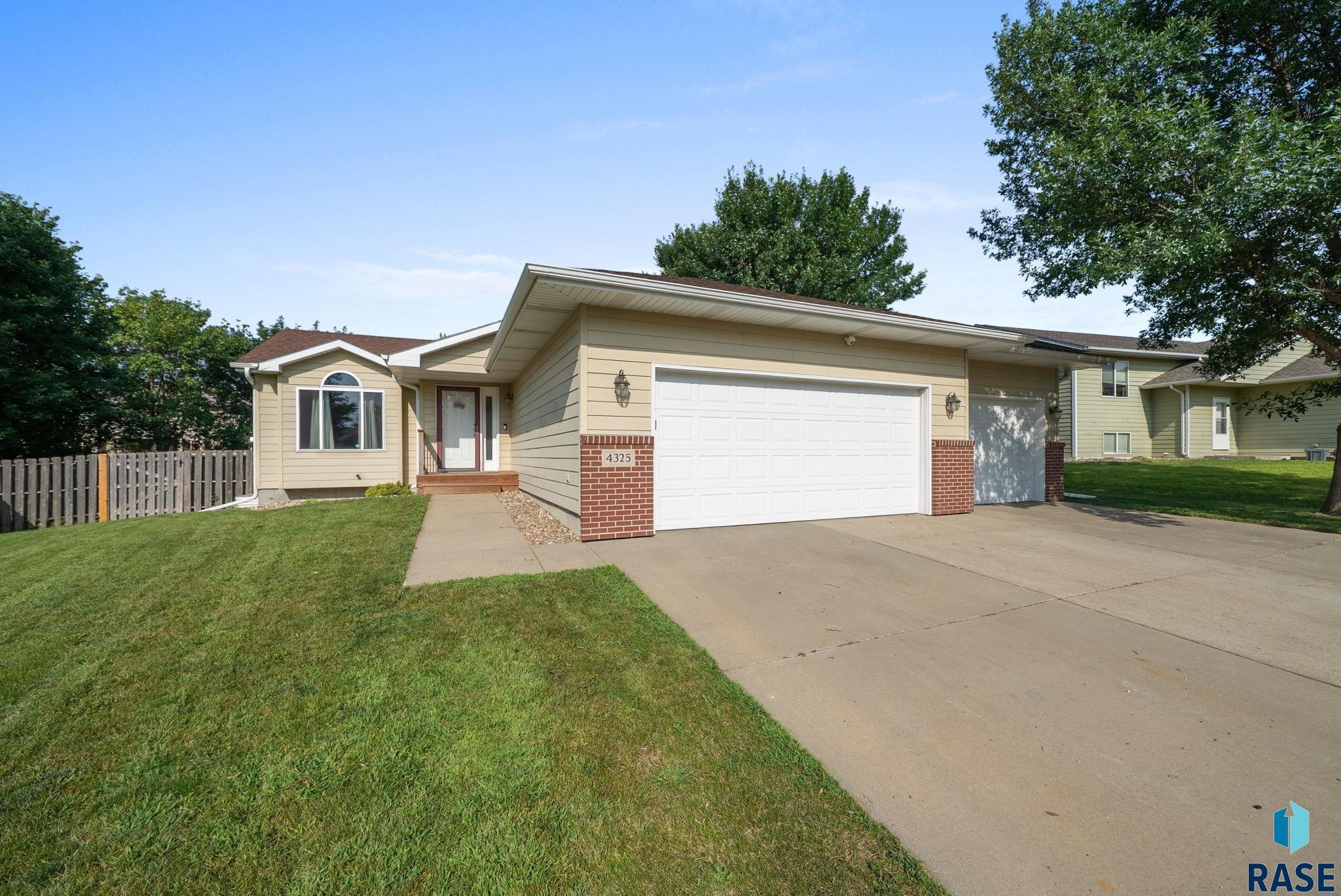 Sioux Falls, South Dakota 57107, United States, 3 Bedrooms Bedrooms, ,3 BathroomsBathrooms,Residential,Active,186523