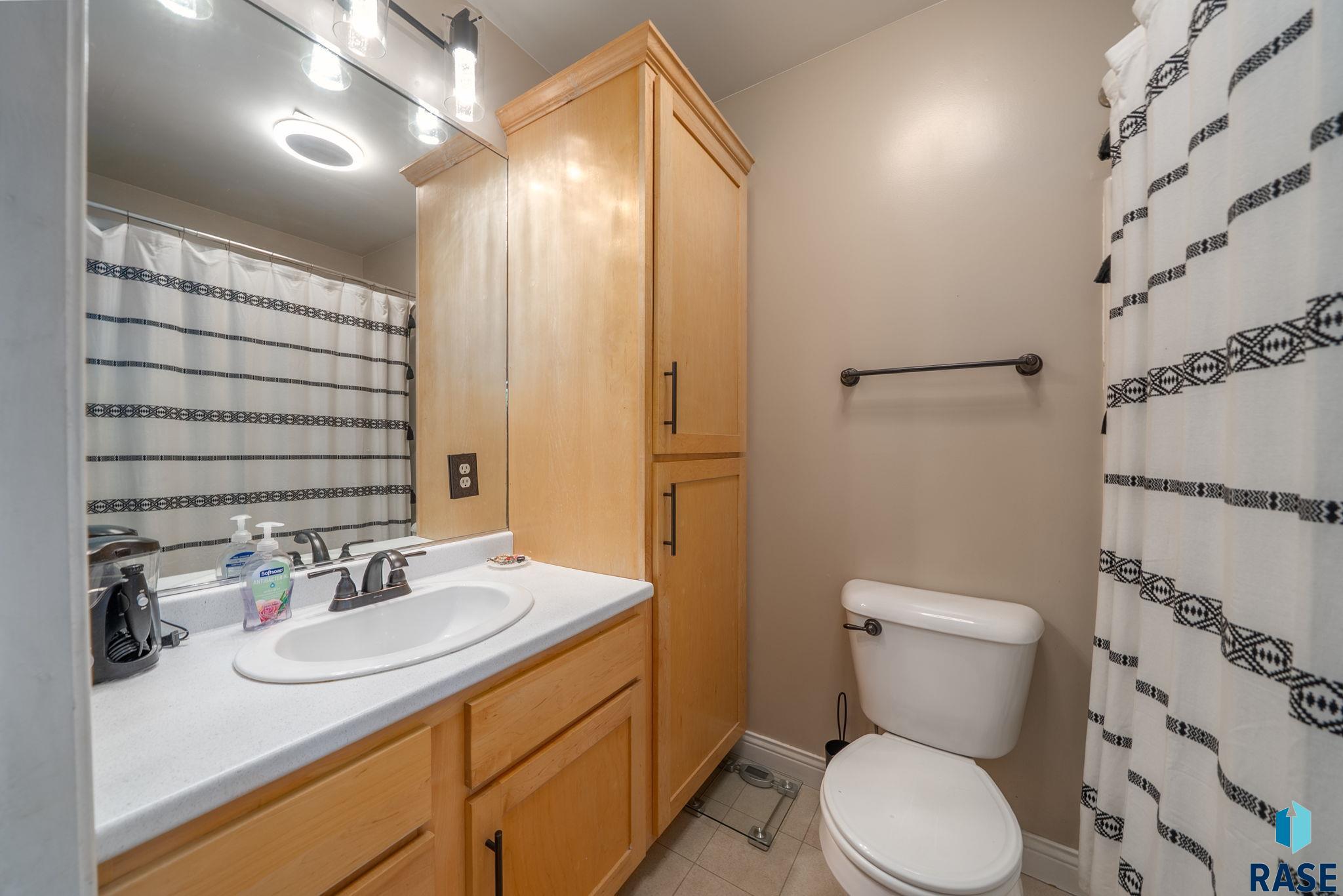 Sioux Falls, South Dakota 57107, United States, 3 Bedrooms Bedrooms, ,3 BathroomsBathrooms,Residential,Active,186523