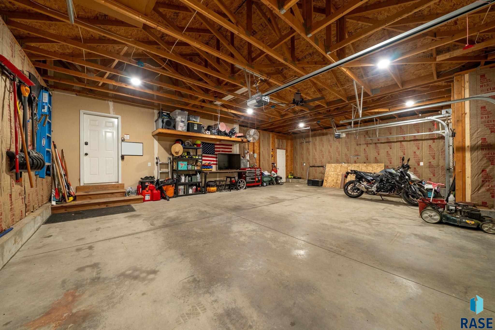 Sioux Falls, South Dakota 57107, United States, 3 Bedrooms Bedrooms, ,3 BathroomsBathrooms,Residential,Active,186523