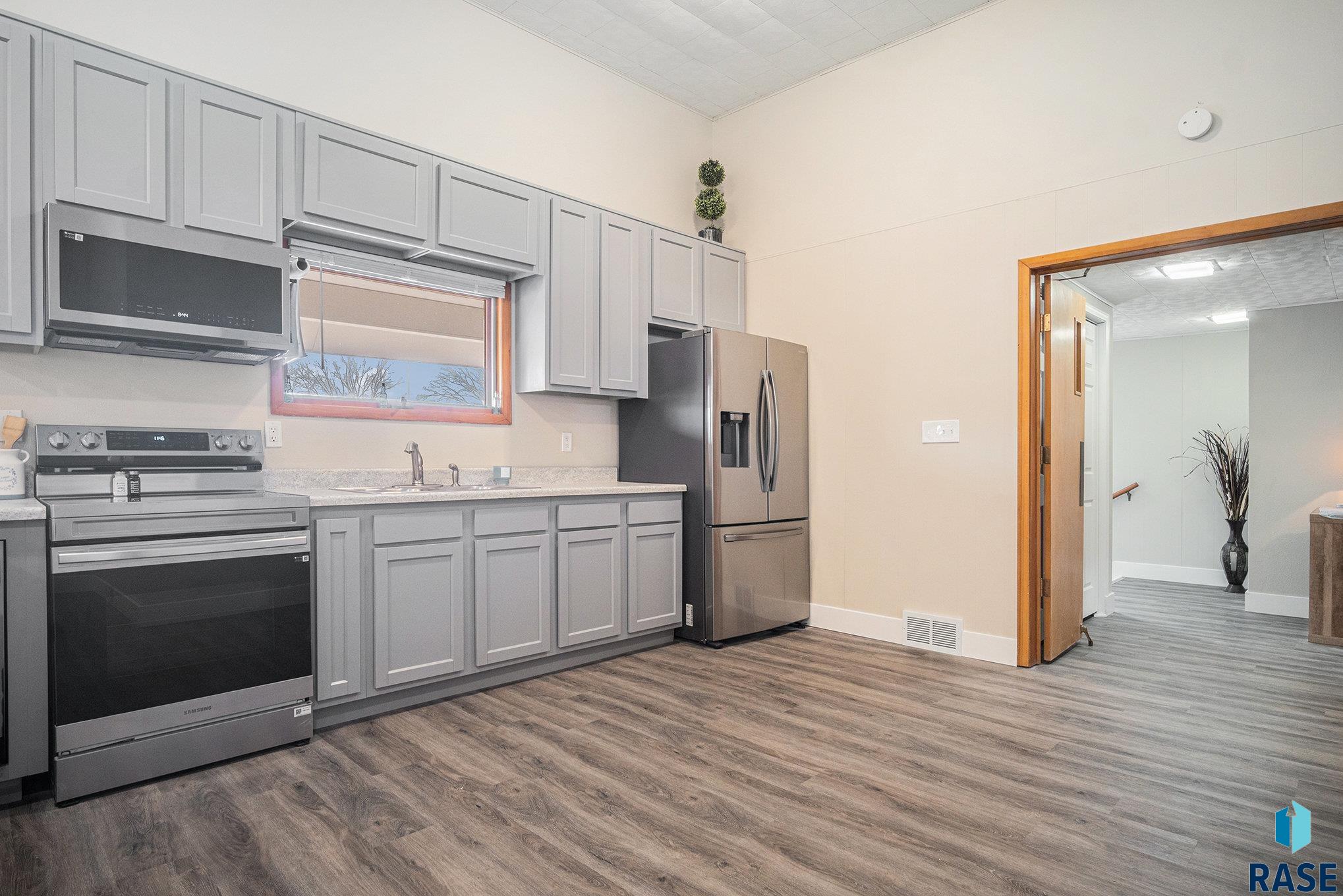 607 NE 3rd St Street, Madison, South Dakota image 8
