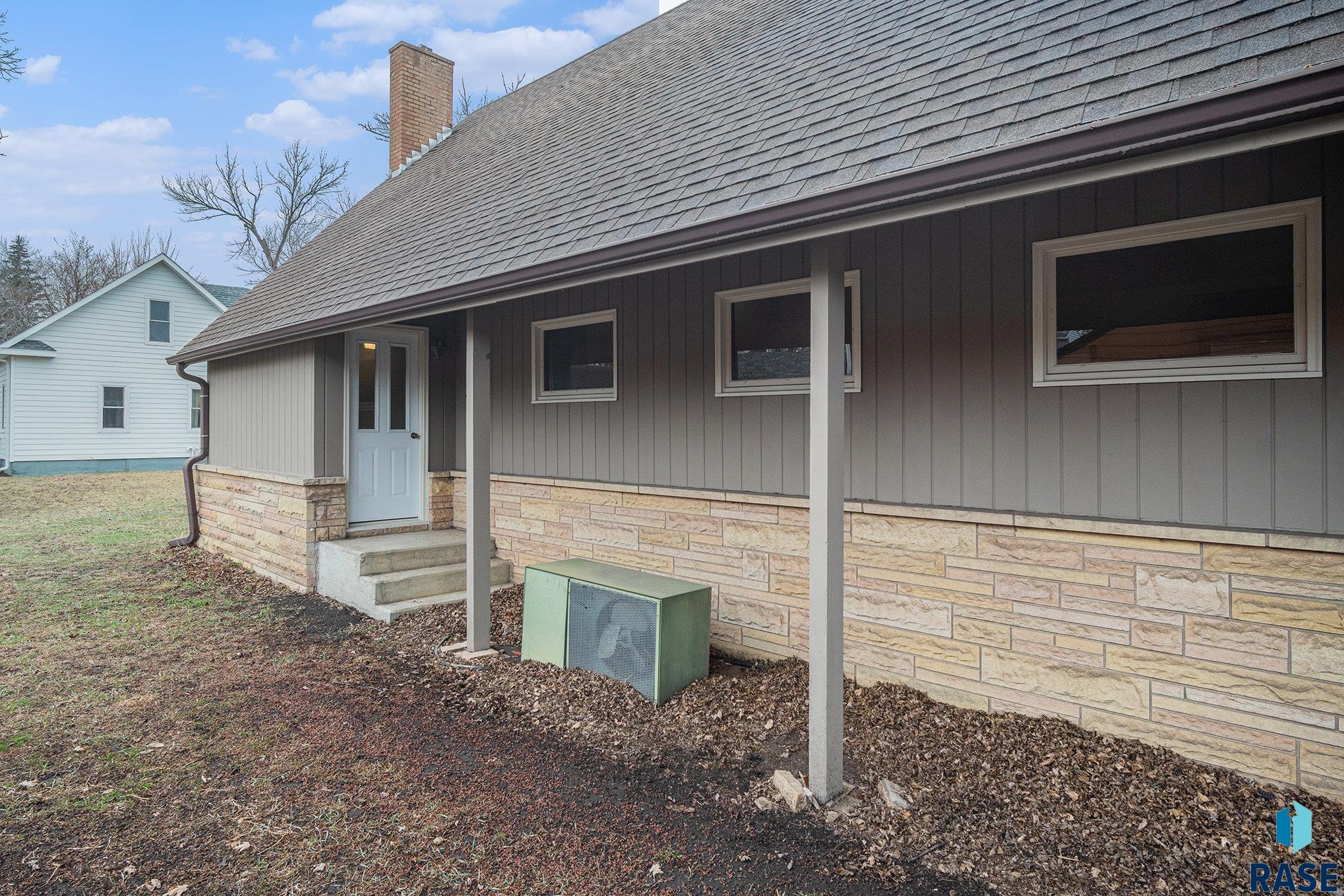 607 NE 3rd St Street, Madison, South Dakota image 20